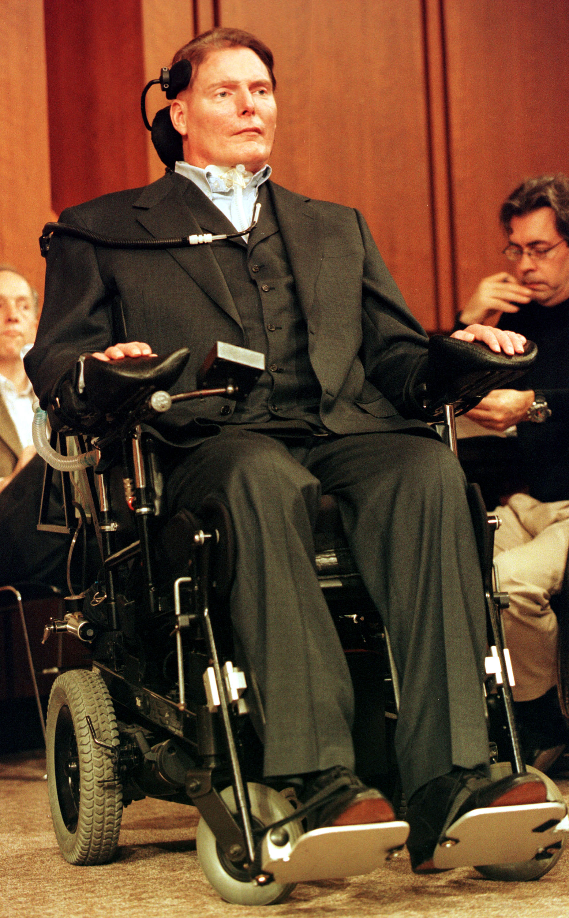 Christopher Reeve ante una audiencia sobre la investigación con células madre el 26 de abril de 2000, en el Capitolio en Washington, D.C. | Fuente: Getty Images