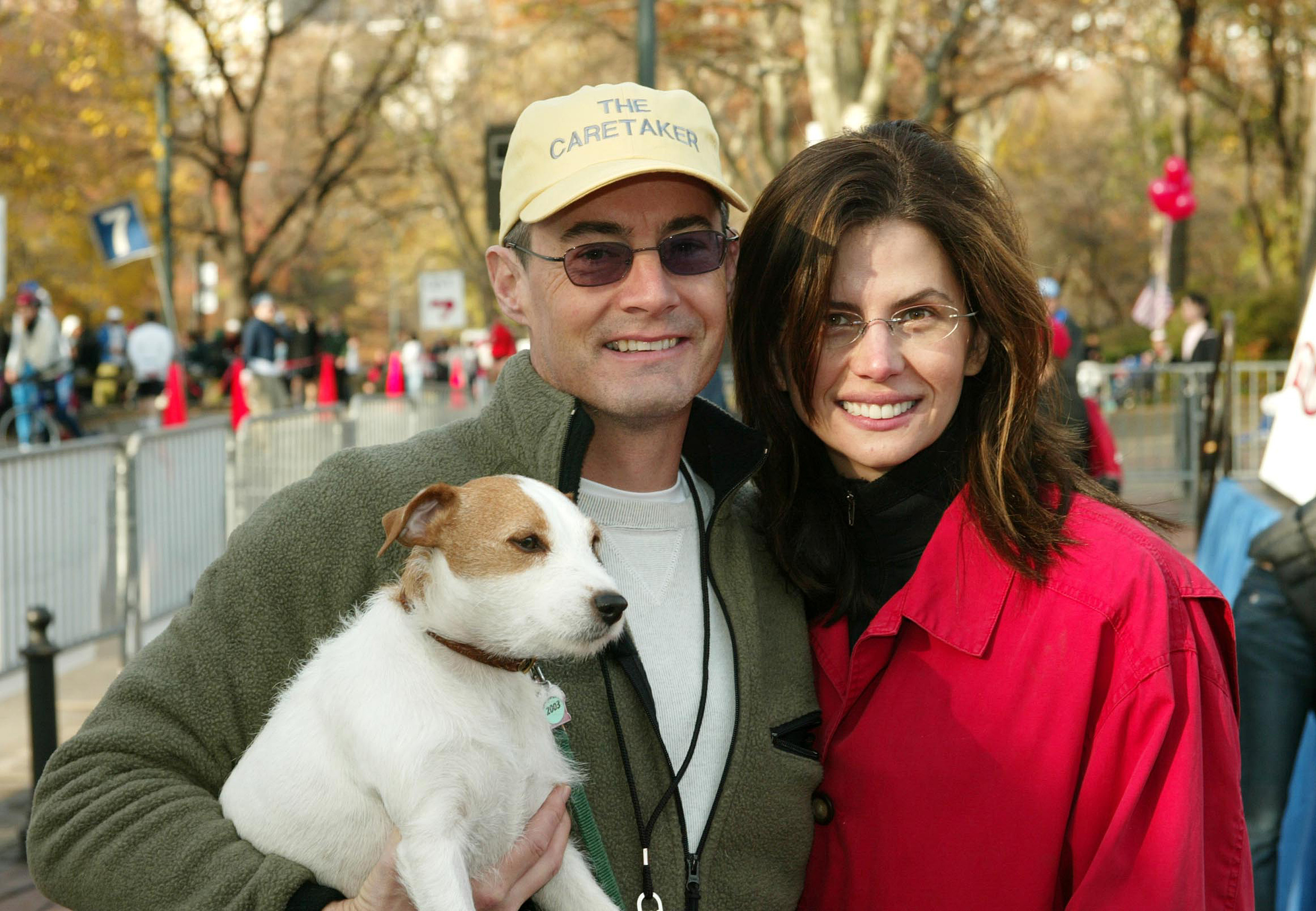 Kyle MacLachlan y Desiree Gruber en la 10ª Carrera benéfica anual contra el SIDA, el 23 de noviembre de 2003, en Nueva York. | Fuente: Getty Images