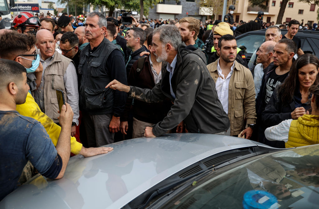 Reyes Felipe y Letizia de España en Paiporta. | Foto: Getty Images