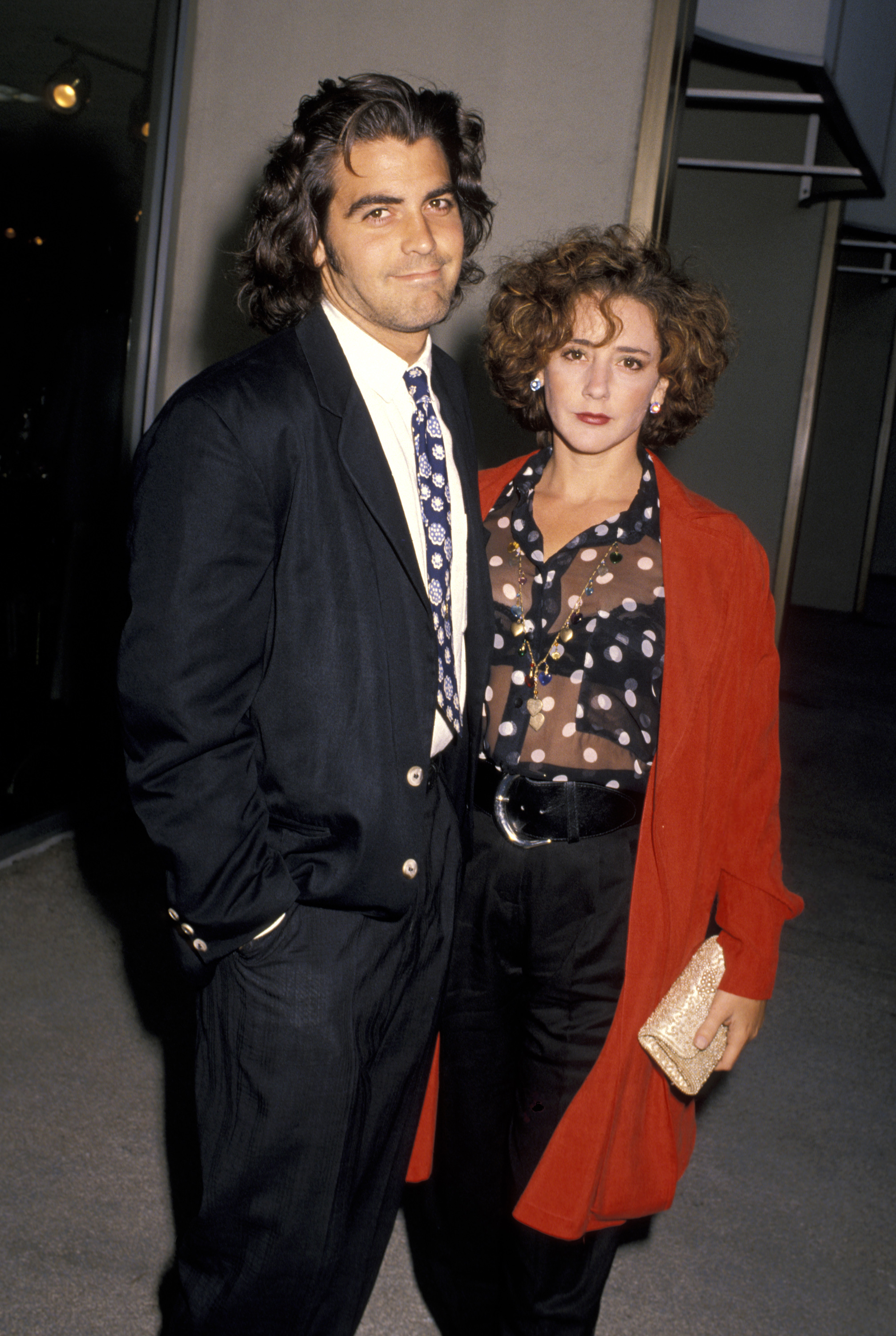 George Clooney y Talia Balsam asisten a la Fiesta de Afiliados de Televisión de la ABC el 14 de junio de 1990 | Fuente: Getty Images