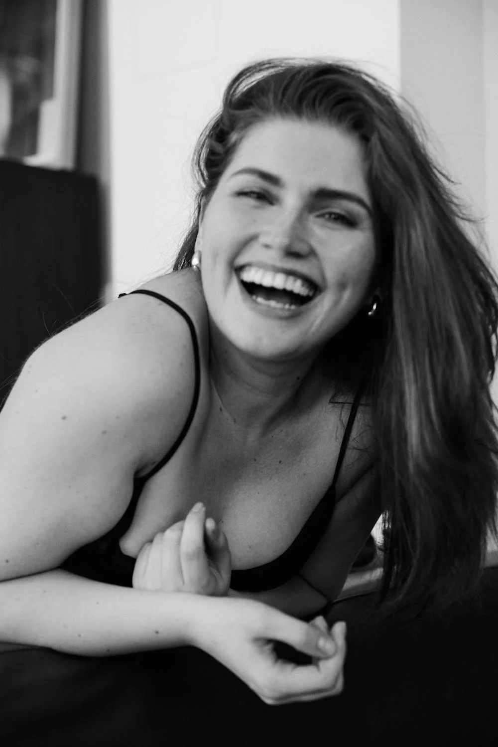 Una mujer riendo | Fuente: Pexels