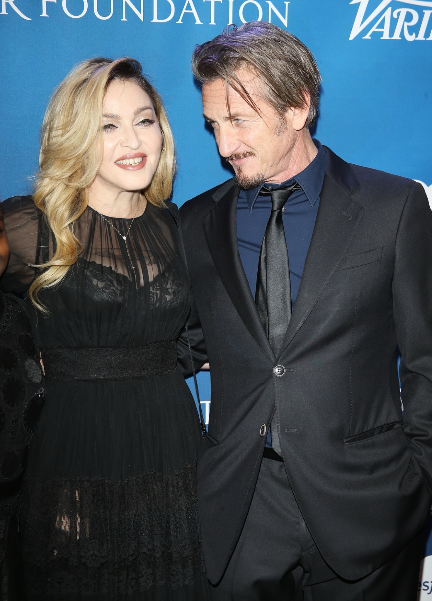 Madonna y Sean Penn aparecieron juntos en la gala HELP HAITI HOME de 2016, donde Madonna ayudó a recaudar dinero para sus esfuerzos humanitarios. Los excónyuges también se habían reunido en el mismo evento benéfico tres años antes. | Fuente: Getty Images