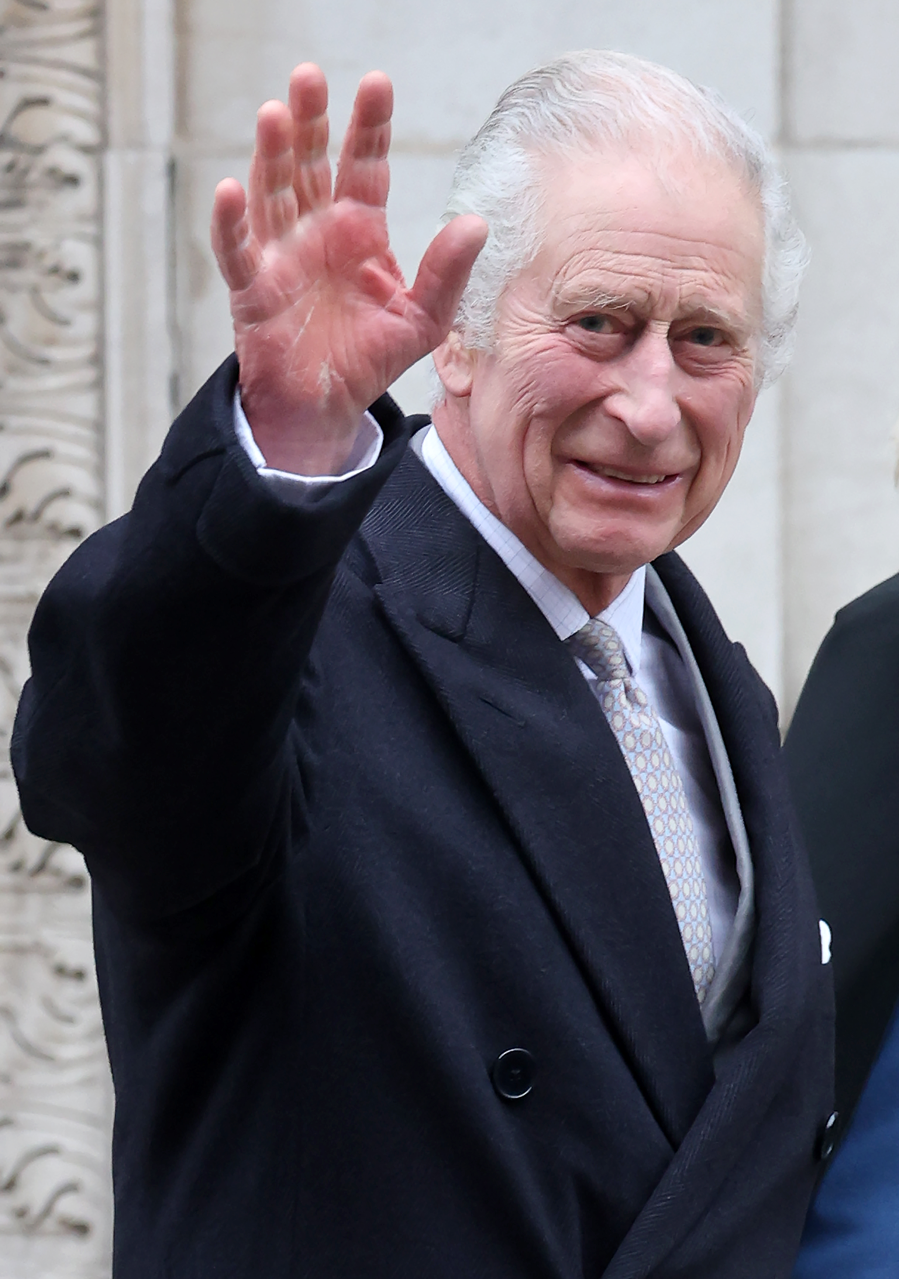 El rey Charles III abandona la London Clinic el 29 de enero de 2024 en Londres, Inglaterra | Fuente: Getty Images