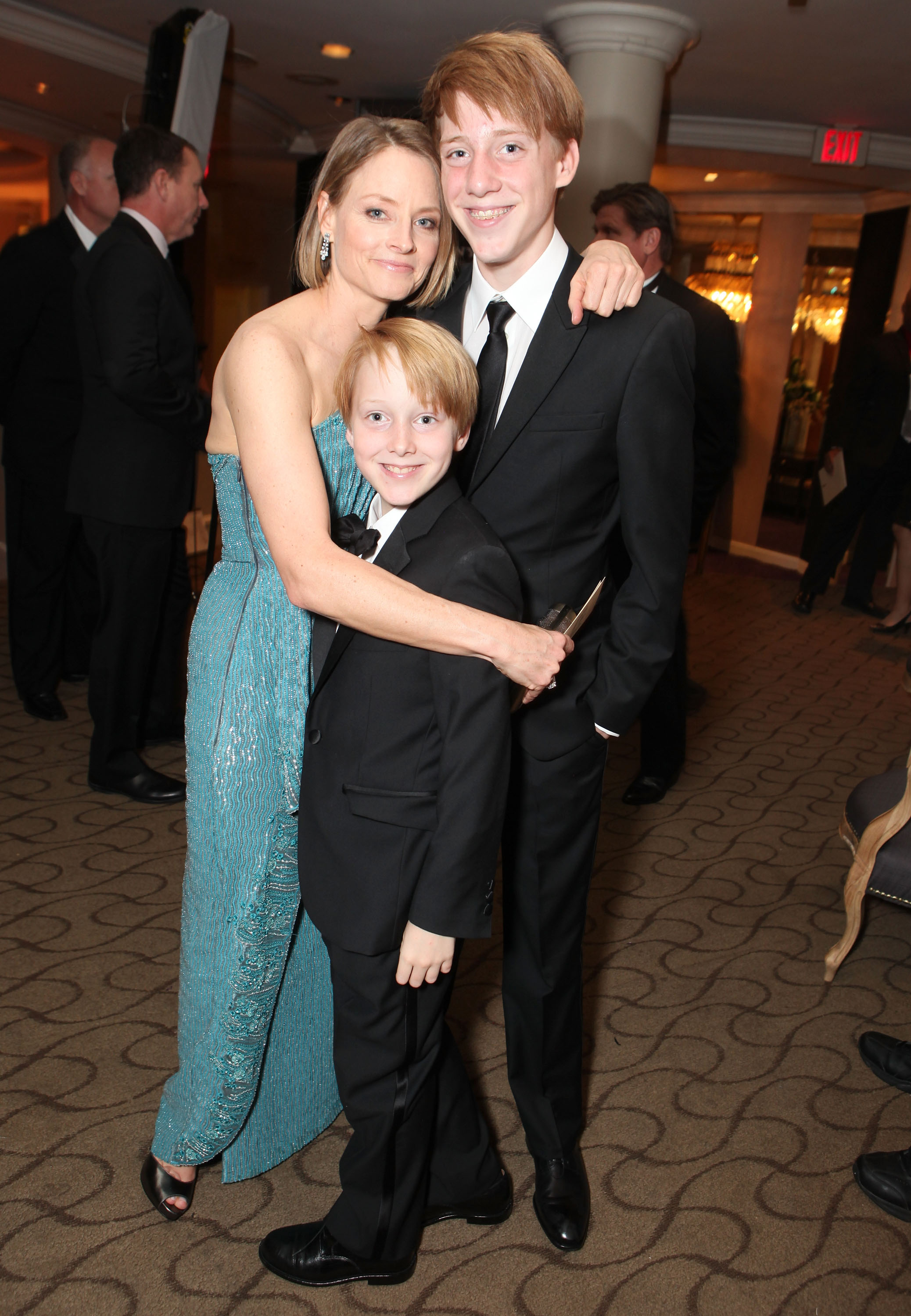 Jodie Foster, Christopher Foster y Charlie Foster en la fiesta de Sony Pictures de los Globos de Oro celebrada en el hotel The Beverly Hilton el 15 de enero de 2012 en Beverly Hills, California | Fuente: Getty Images