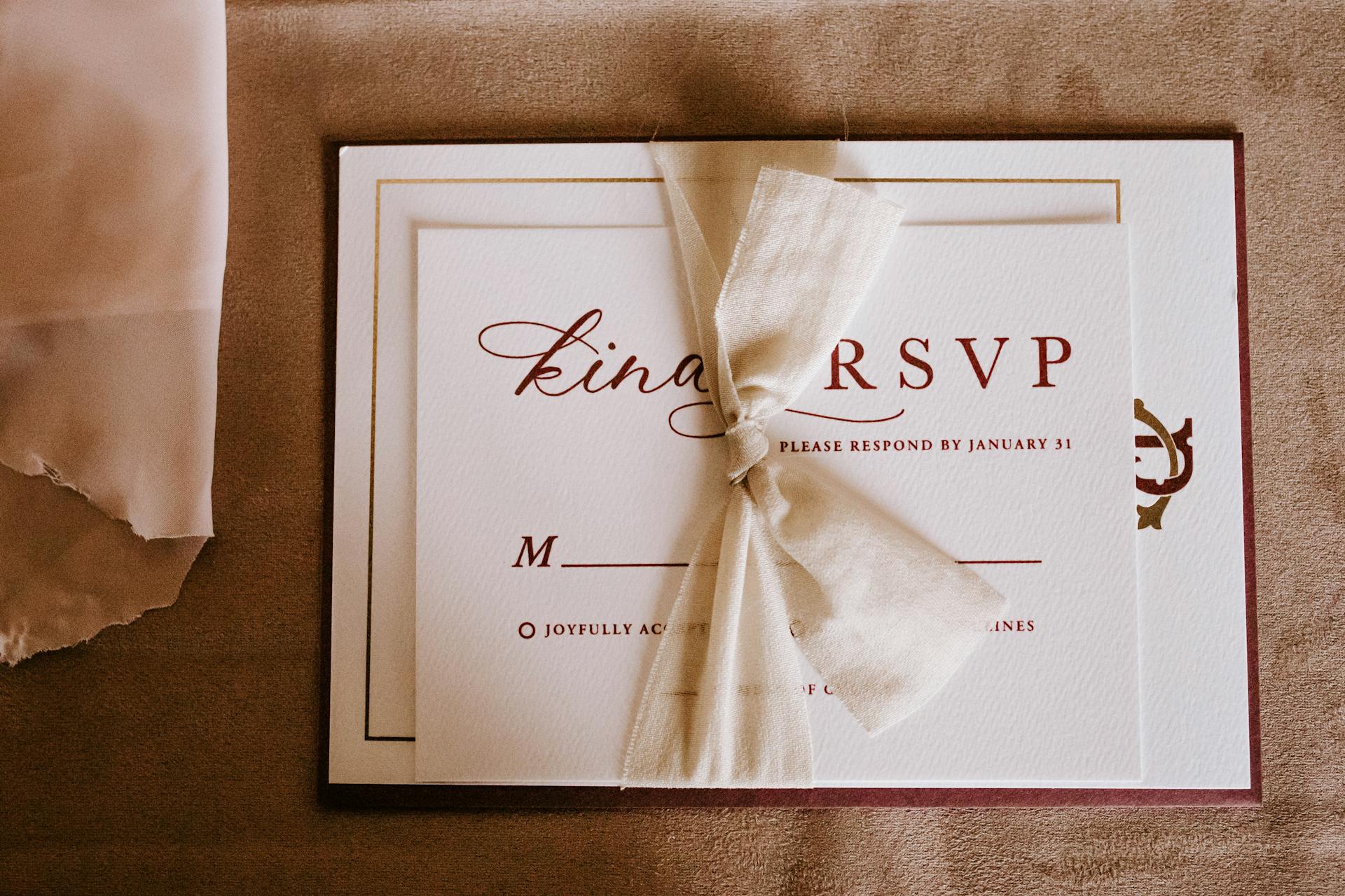 Invitación de boda y RSVP | Foto: Pexels