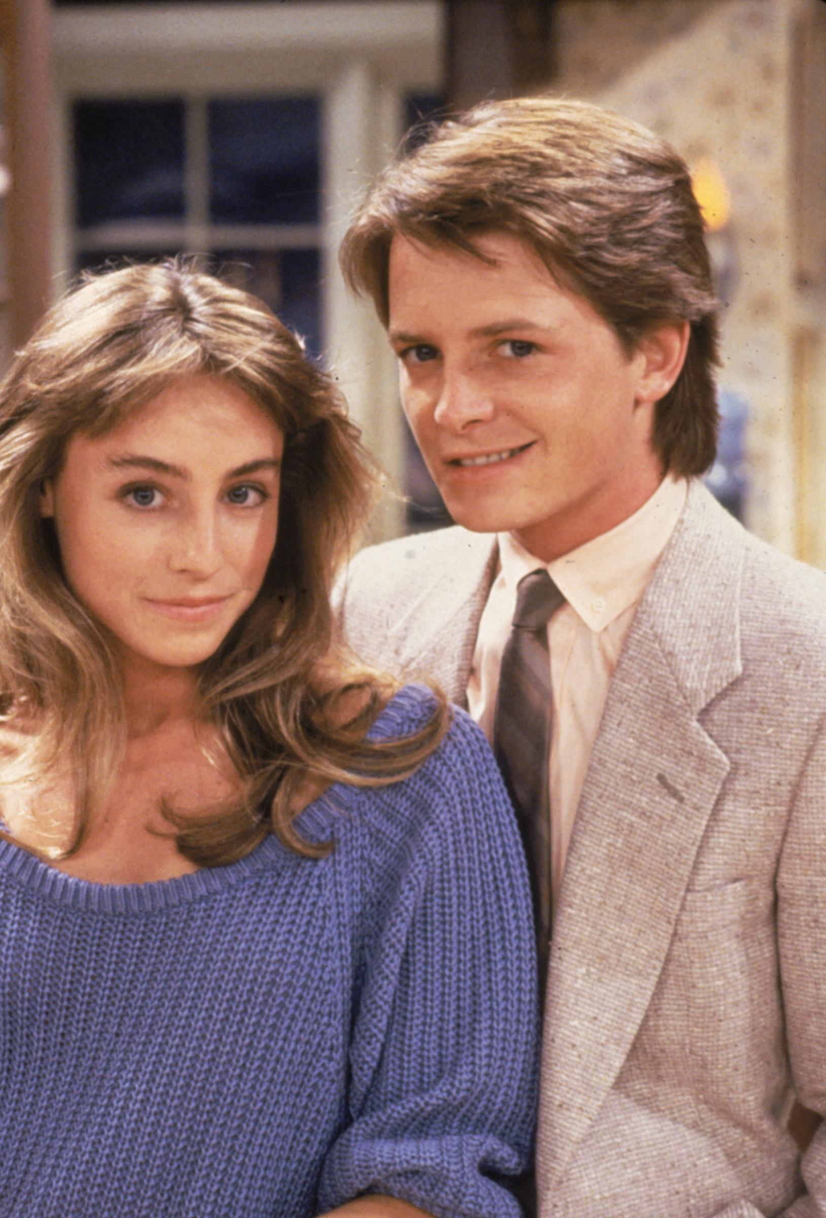 Tracy Pollan y Michael J Fox en el plató de "Family Ties", circa 1986 | Fuente: Getty Images