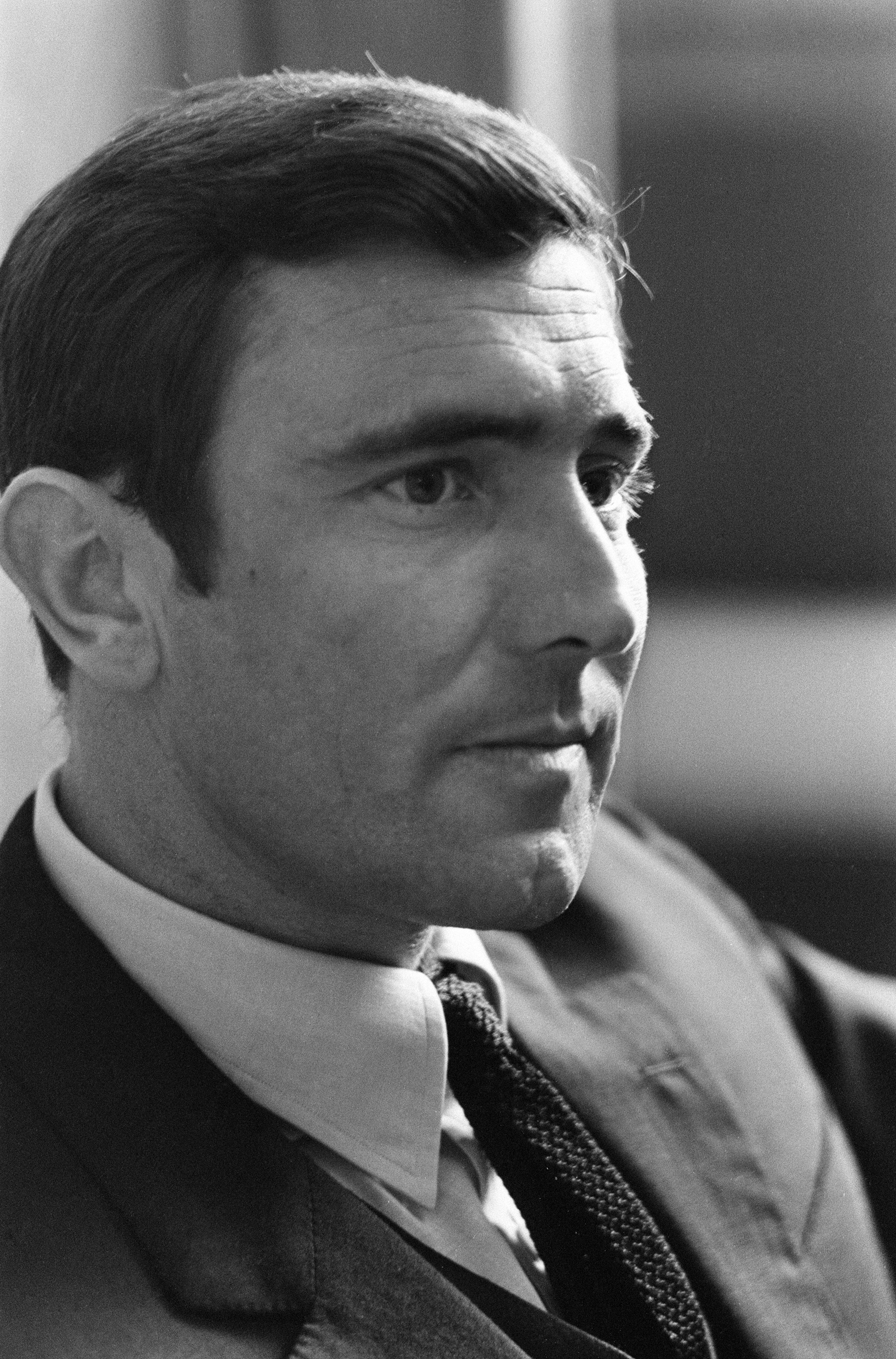 Este hombre es presentado oficialmente al mundo como el nuevo James Bond en el Hotel Dorchester de Londres el lunes 7 de octubre de 1968 | Fuente: Getty Images