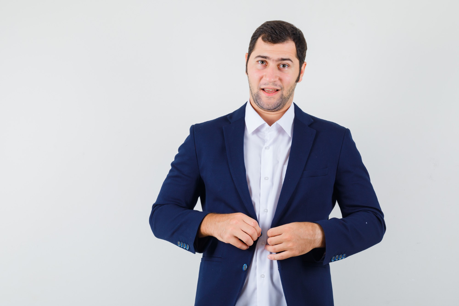 Un hombre sonriendo | Fuente: Freepik