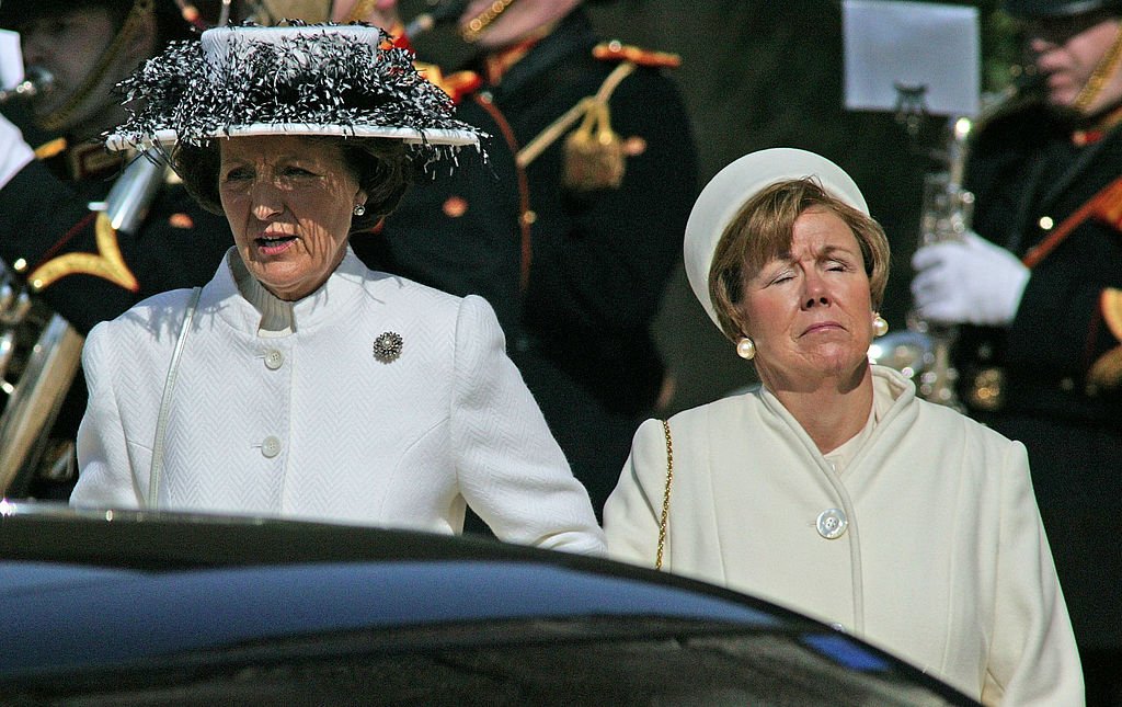 La princesa Margarita y la princesa Cristina en el funeral de la princesa Juliana, el 30 de marzo de 2004 en Delft, Holanda. | Imagen: Getty Images