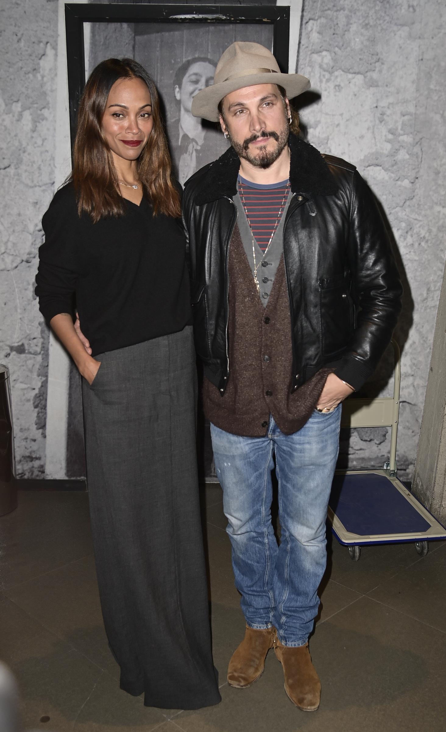 Zoe Saldaña y Marco Perego en el estreno de "Emilia Pérez" en Turín, Italia, el 2 de diciembre de 2024 | Fuente: Getty Images