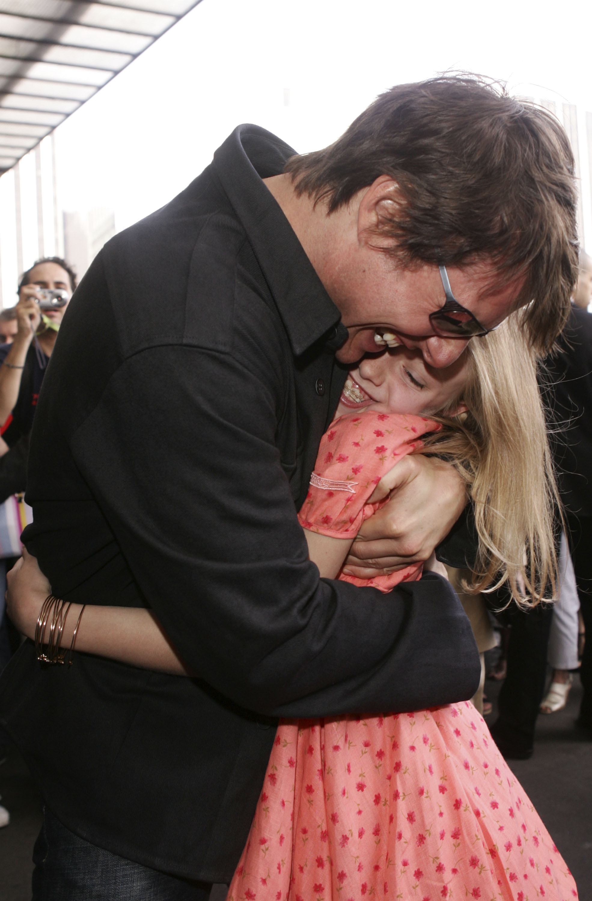 Tom Cruise y Dakota Fanning asisten al estreno francés de "War of the Worlds" el 17 de junio de 2005 en Marsella, Francia | Foto: Getty Images