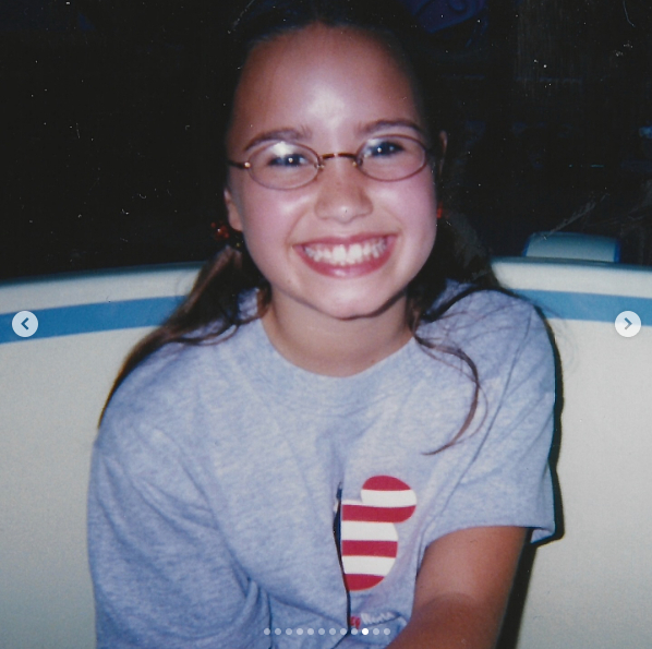 Una captura de pantalla de la famosa actriz durante sus años de juventud de un post fechado el 14 de septiembre de 2024. | Fuente: Instagram/ddlovato