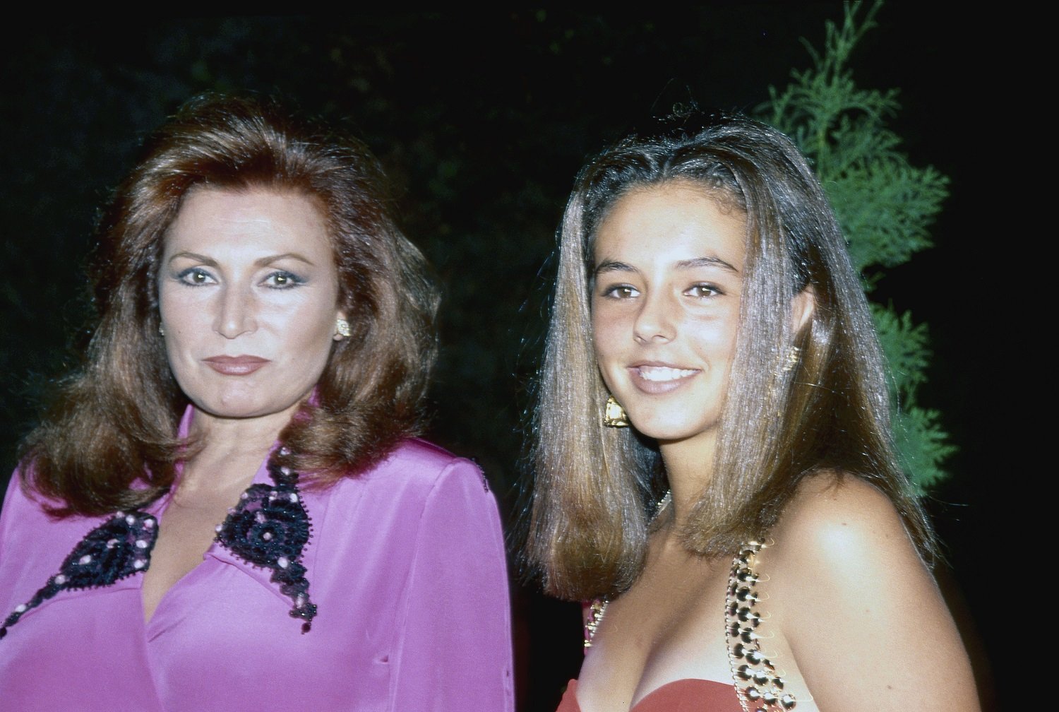 La cantante española Rocío Jurado con su hija Rocío Carrasco, Madrid, España, 1994. | Foto: Getty Images