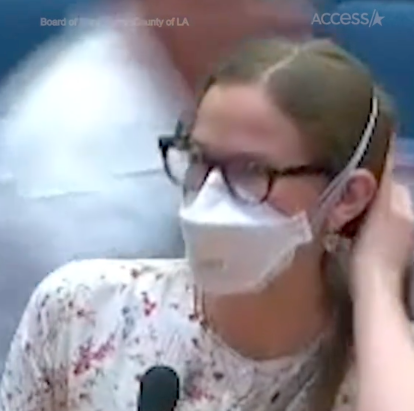 Violet Affleck durante su discurso. | Fuente: TikTok/@accesshollywood
