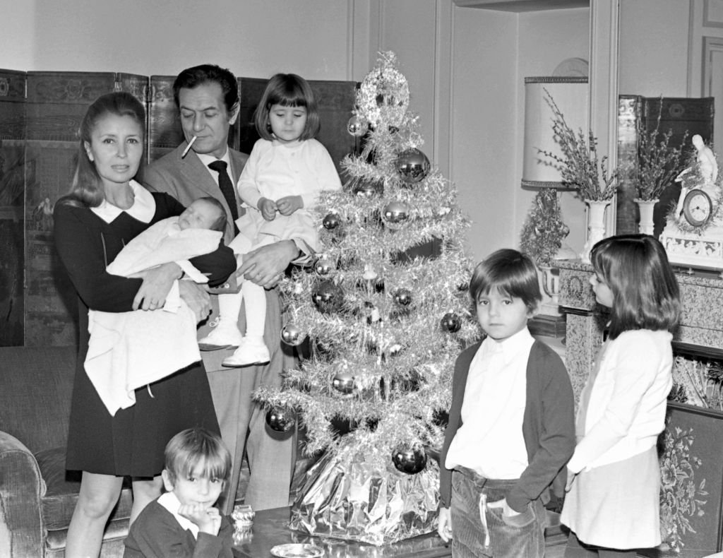 El actor español Alberto Closas y su familia, 1967, Madrid, España. | Foto: Getty Images