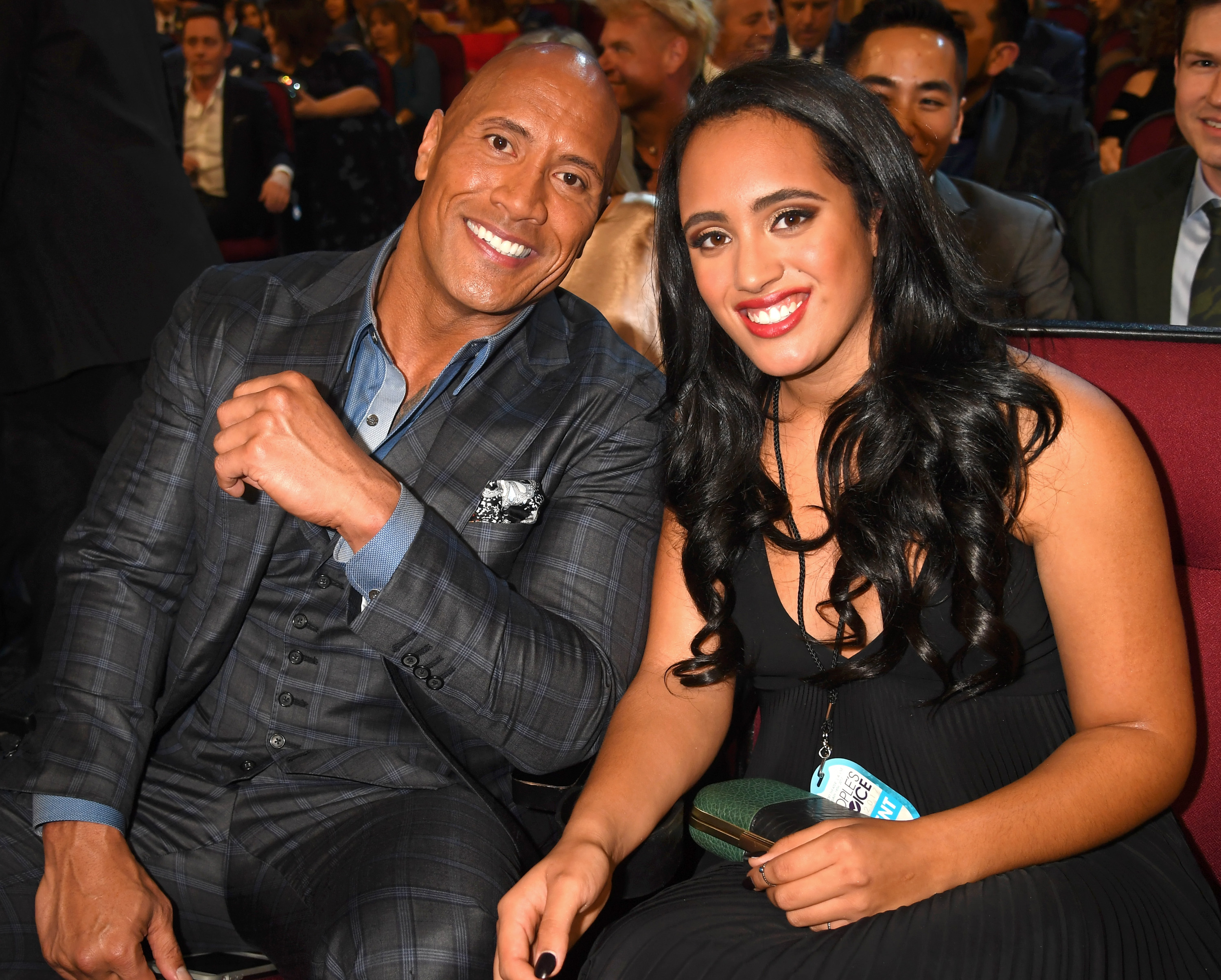 Dwayne y Simone Johnson asisten a los People's Choice Awards 2017 el 18 de enero de 2017 | Fuente: Getty Images