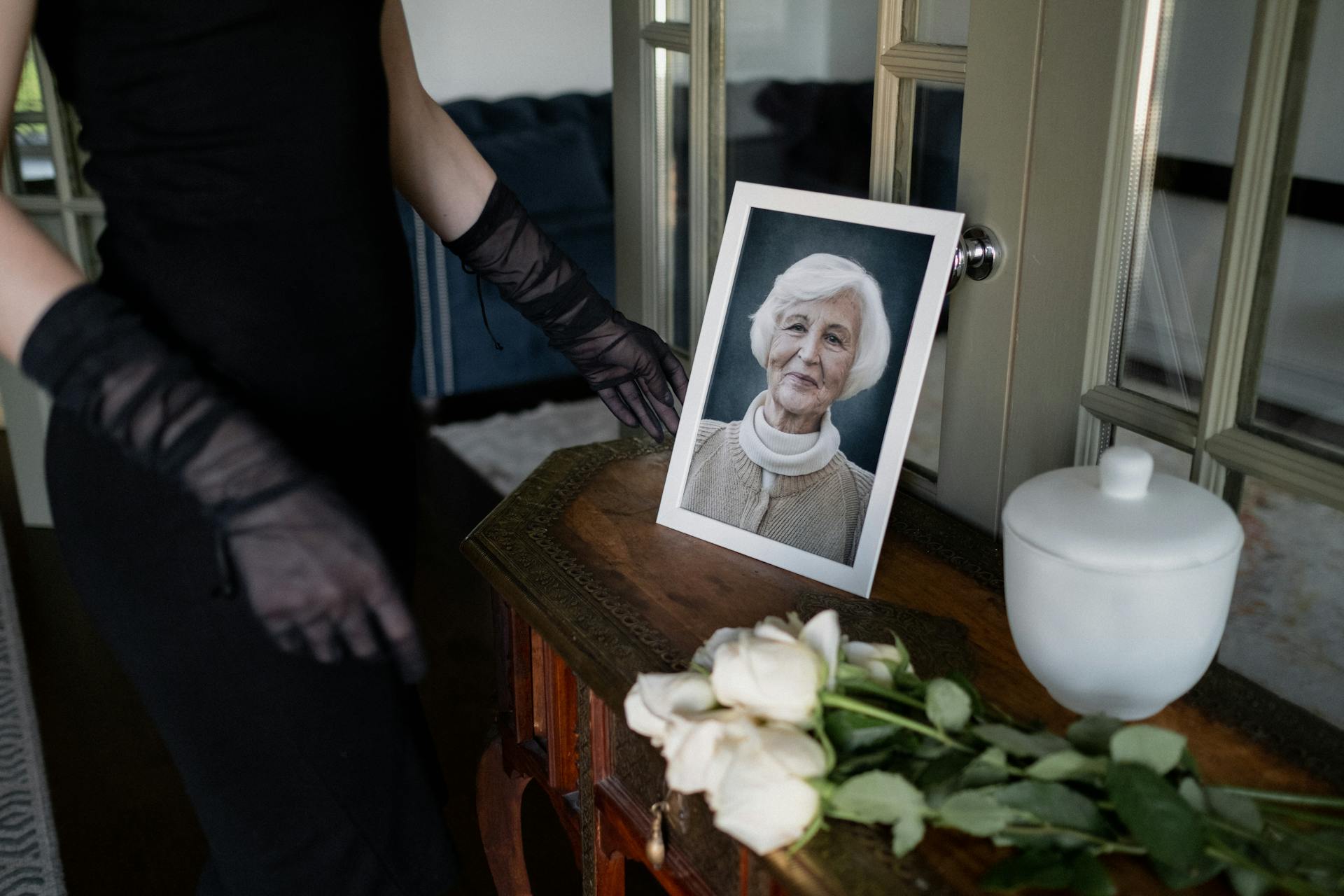 Foto de una mujer en su funeral | Fuente: Pexels