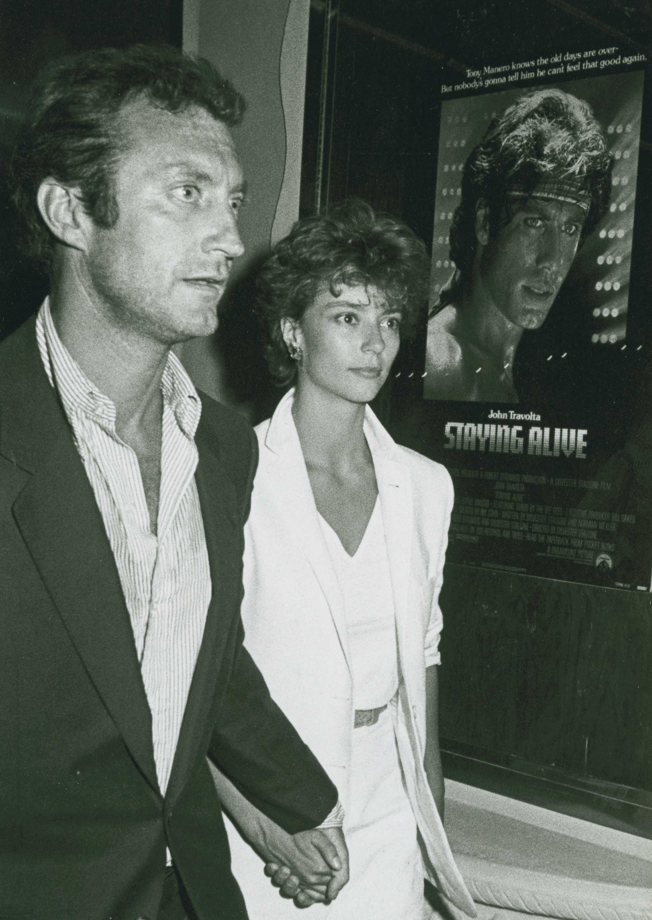 La actriz y su marido Bryan Brown en el estreno de "Staying Alive" en 1983 | Fuente: Getty Images