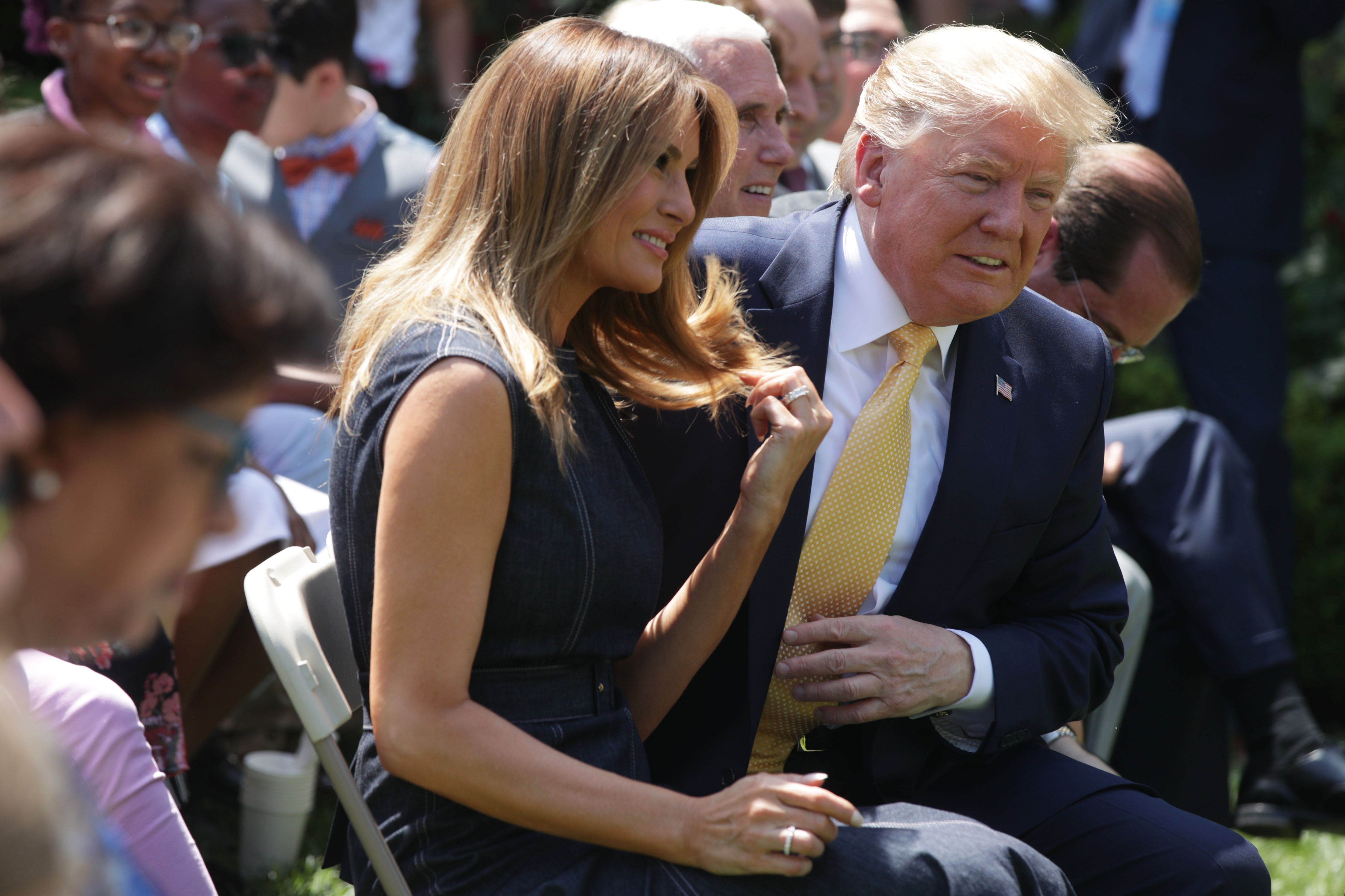 Donald Trump y Melania en un evento de Rose Garden para celebrar el primer cumpleaños de la campaña 'Be Best'. | Foto: Getty Images