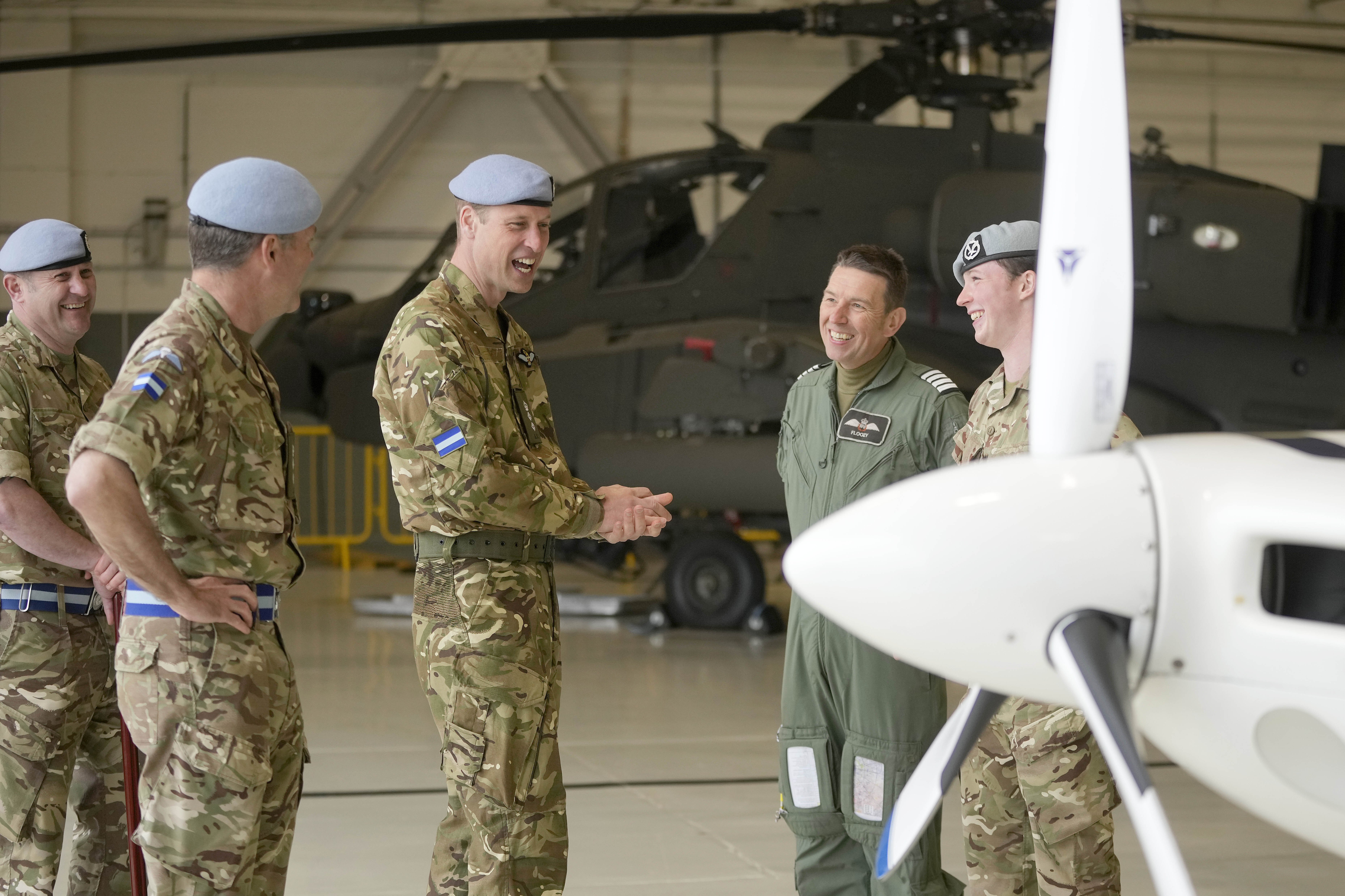 El príncipe William en el Centro de Aviación del Ejército en Middle Wallop, Stockbridge, Reino Unido, el 13 de mayo de 2024 | Fuente: Getty Images