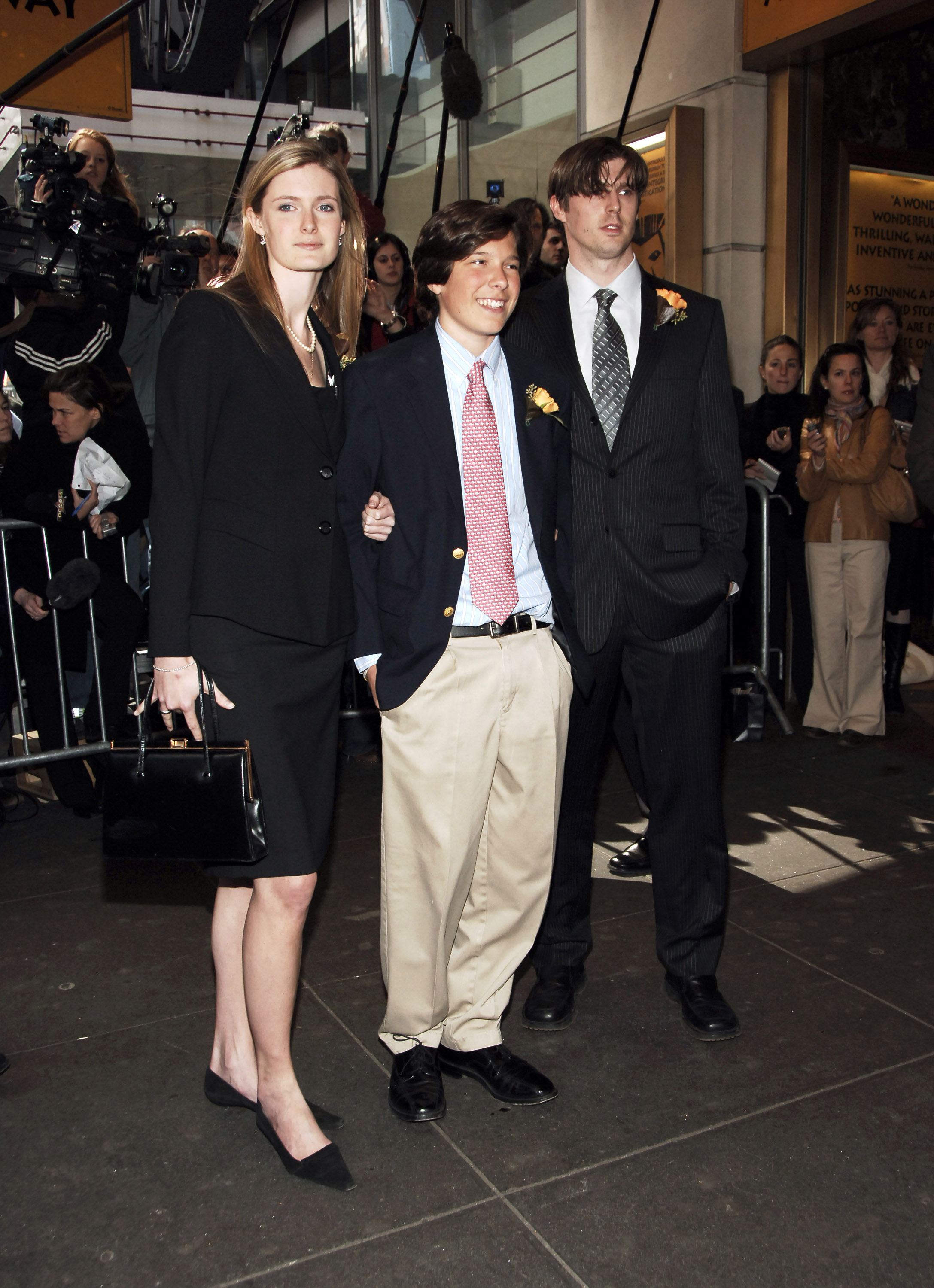 Alexandra, Will y Matthew Reeve en el funeral de su madre Dana Reeve en marzo de 2006 | Fuente: Getty Images