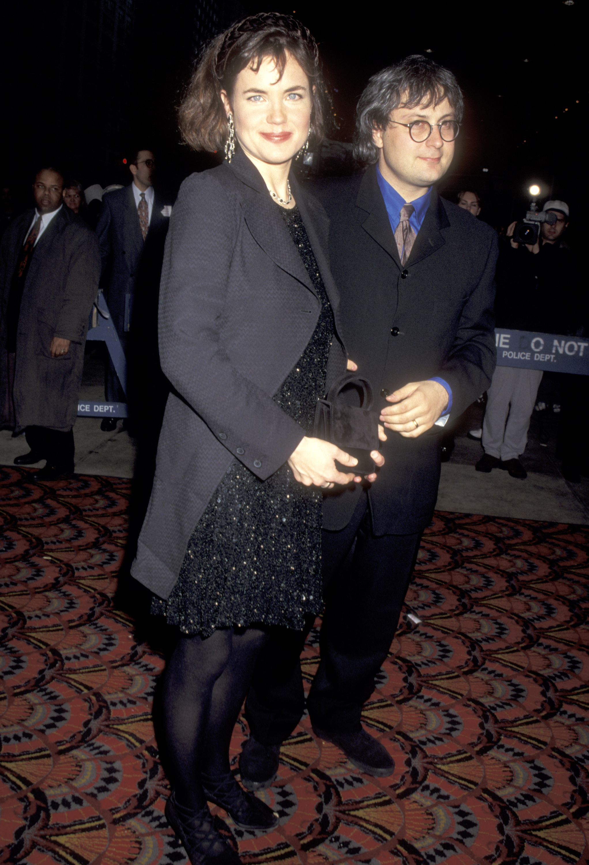 La actriz y Simon Curtis asisten al estreno en Nueva York de "Wings of Courage", 1995 | Fuente: Getty Images