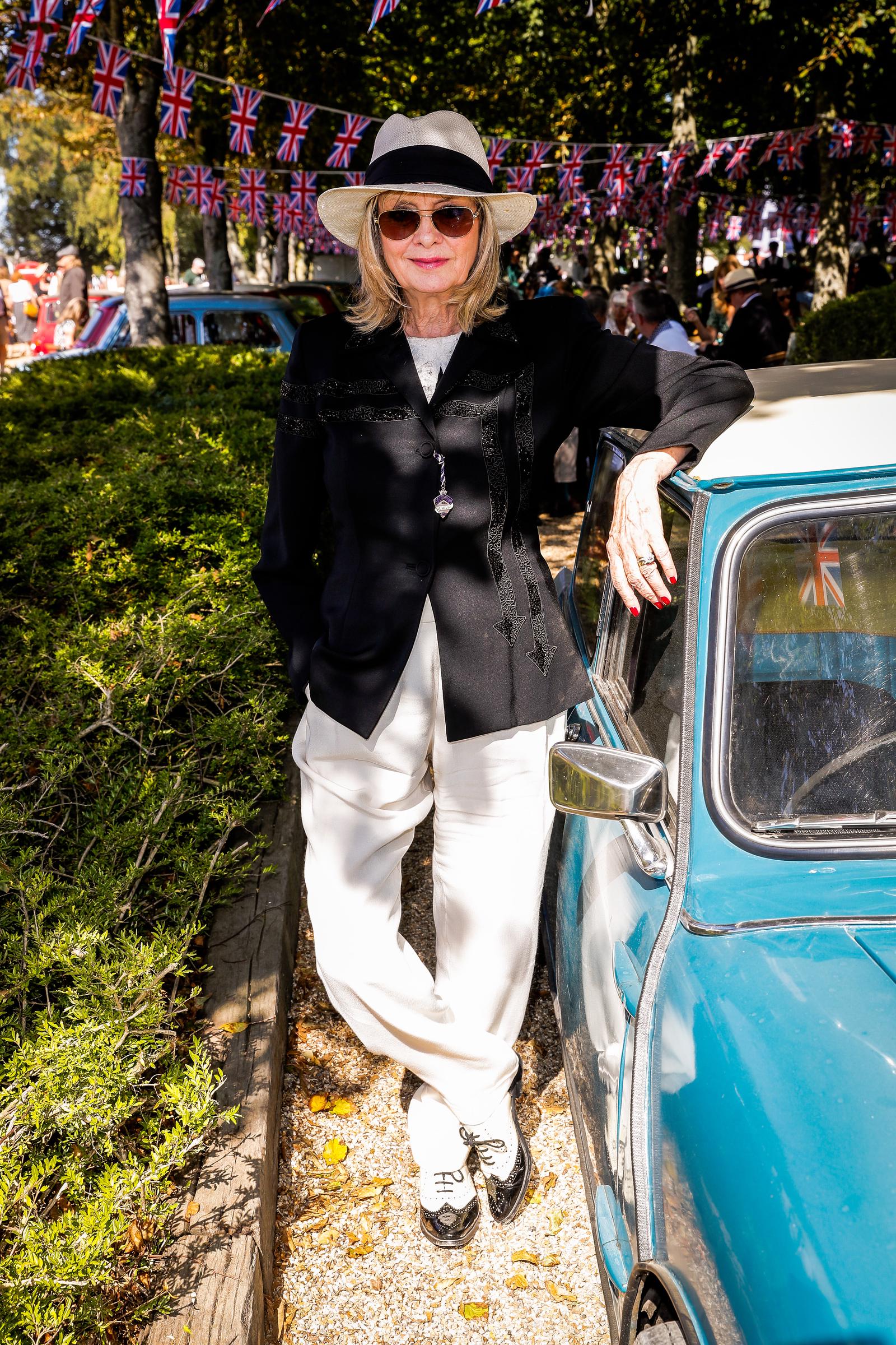 El modelo en el segundo día del Goodwood Revival en Inglaterra el 14 de septiembre de 2019 | Fuente: Getty Images