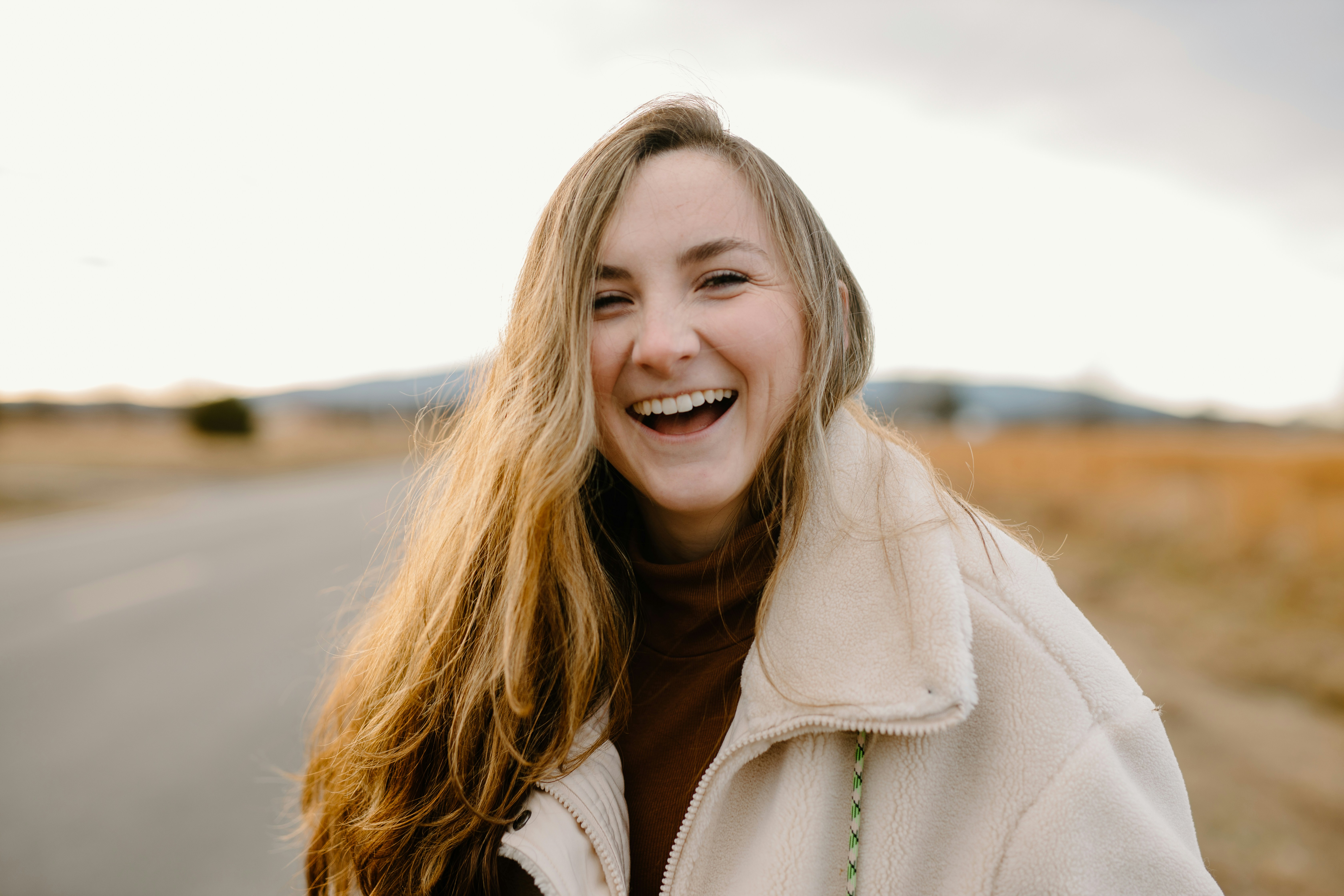 Una mujer riendo | Fuente: Unsplash