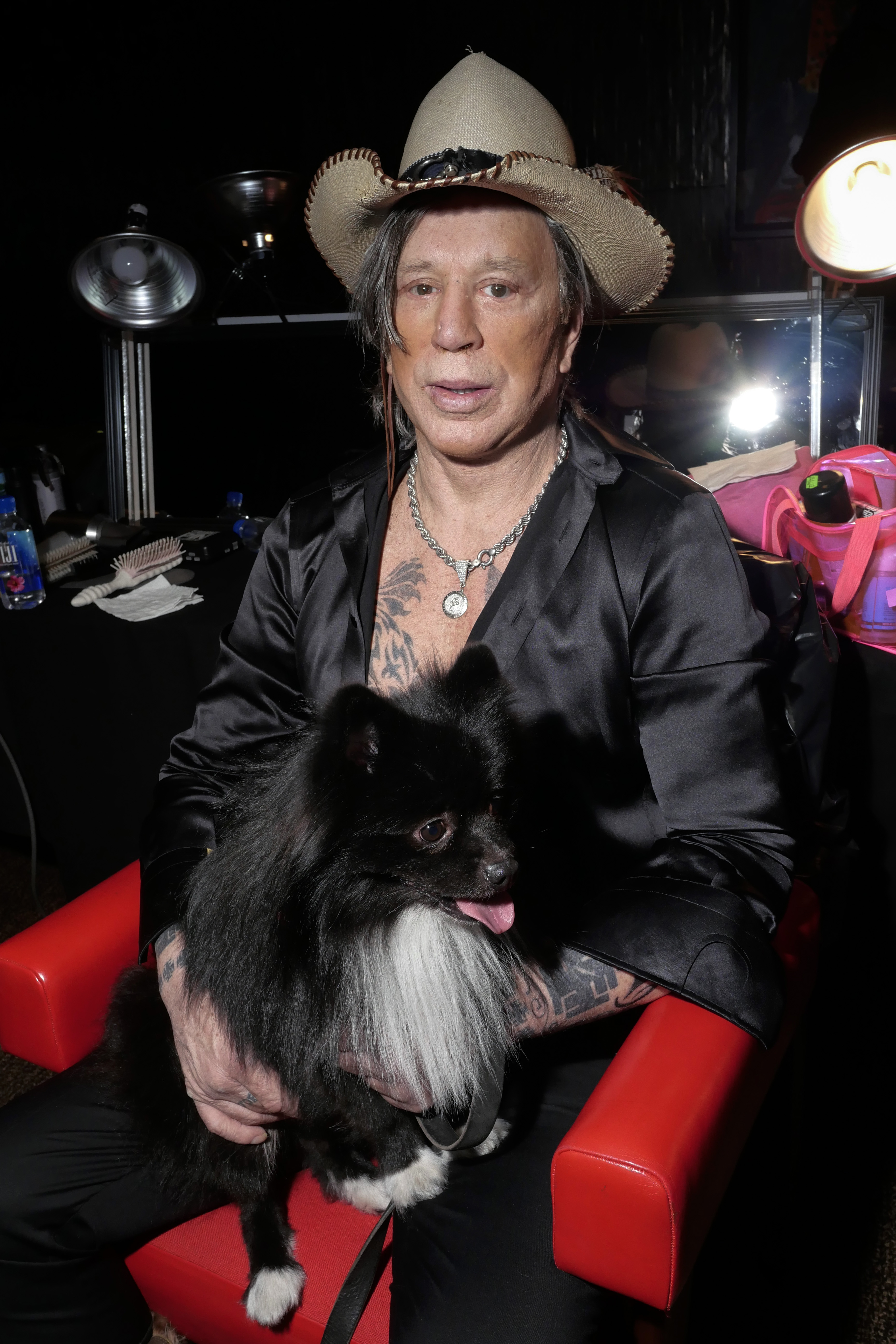 Mickey Rourke en el desfile de Philipp Plein y Billionaire durante la Semana de la Moda de Nueva York, el 11 de febrero de 2019 en Nueva York. | Fuente: Getty Images