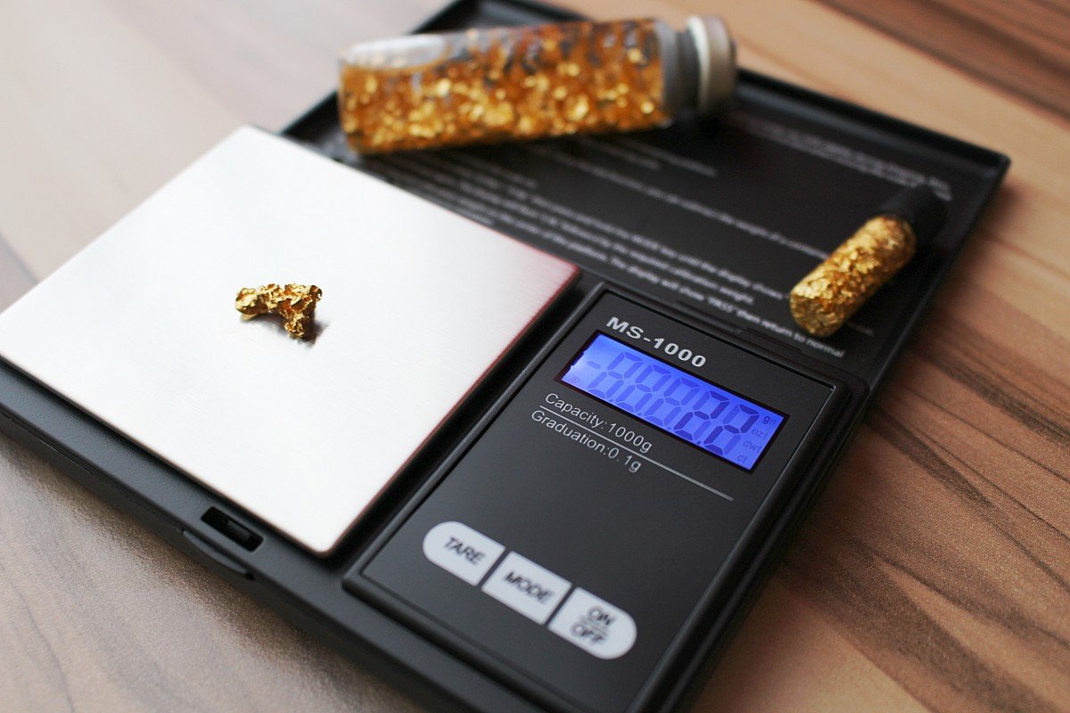 Peso digital con pepita de oro. | Imagen: PxHere