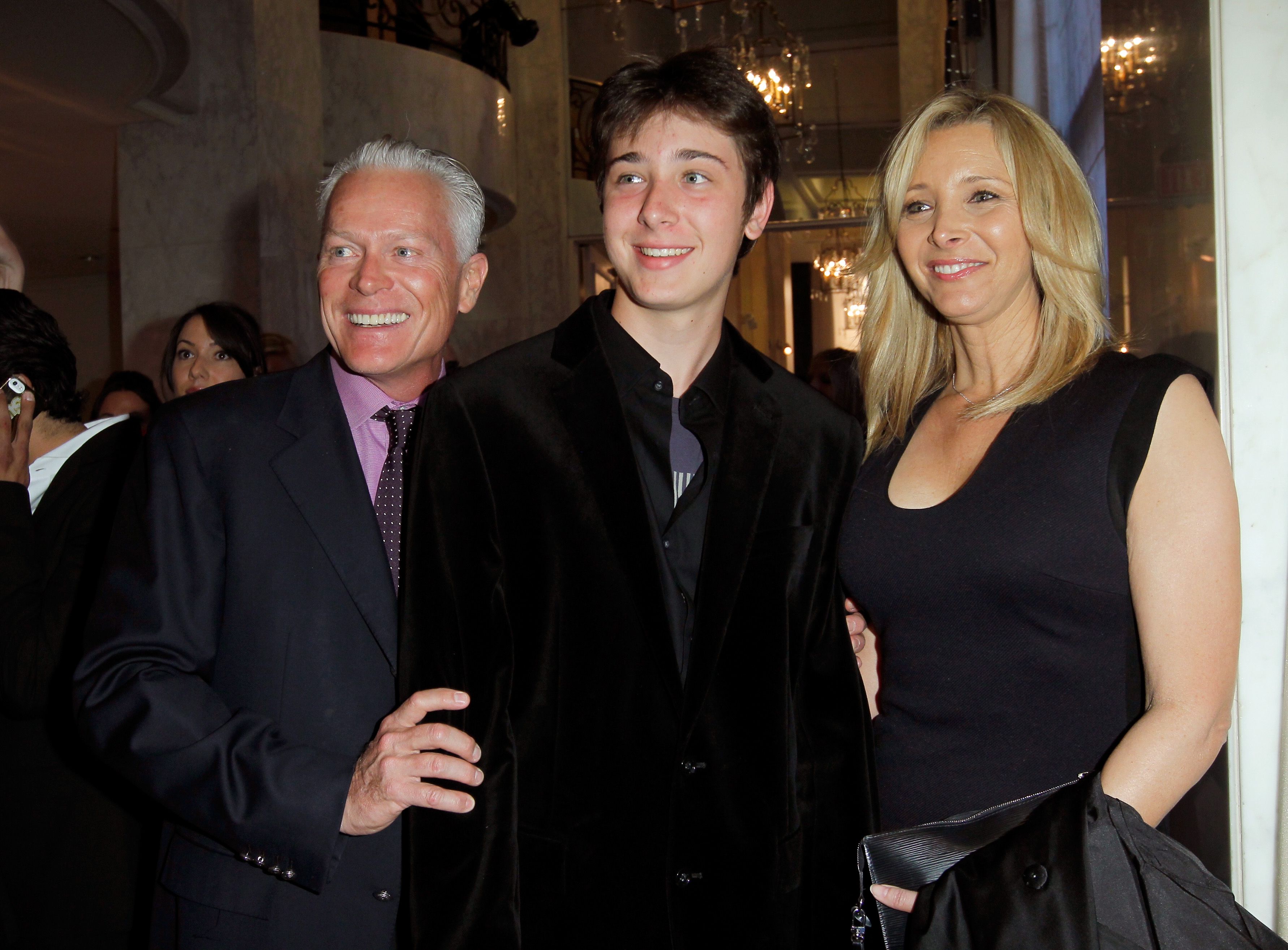 Michel Stern, Julian Murray Stern y Lisa Kudrow en Beverly Hills, California en mayo de 2013. | Foto: Getty Images
