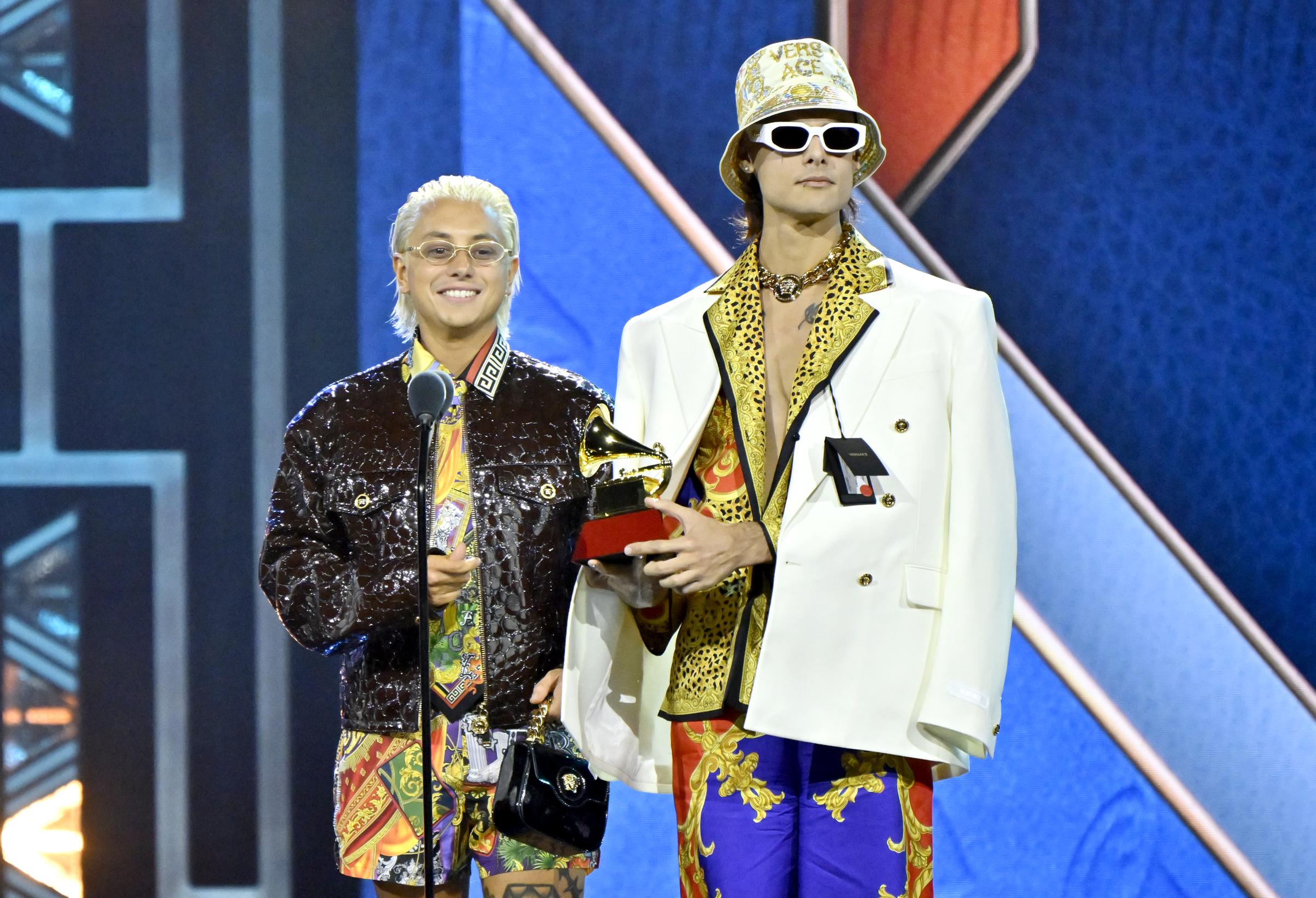 Ulises Guerriero and Catriel Guerreiro of Ca7riel & Paco Amoroso accept the Best Pop Song award for "El Día Del Amigo" onstage during the 26th Annual Latin Grammy Awards Premiere Ceremony at the Mandalay Bay Convention Center on November 13, 2025 in Las Vegas, Nevada. | Fuente: Getty Images.
