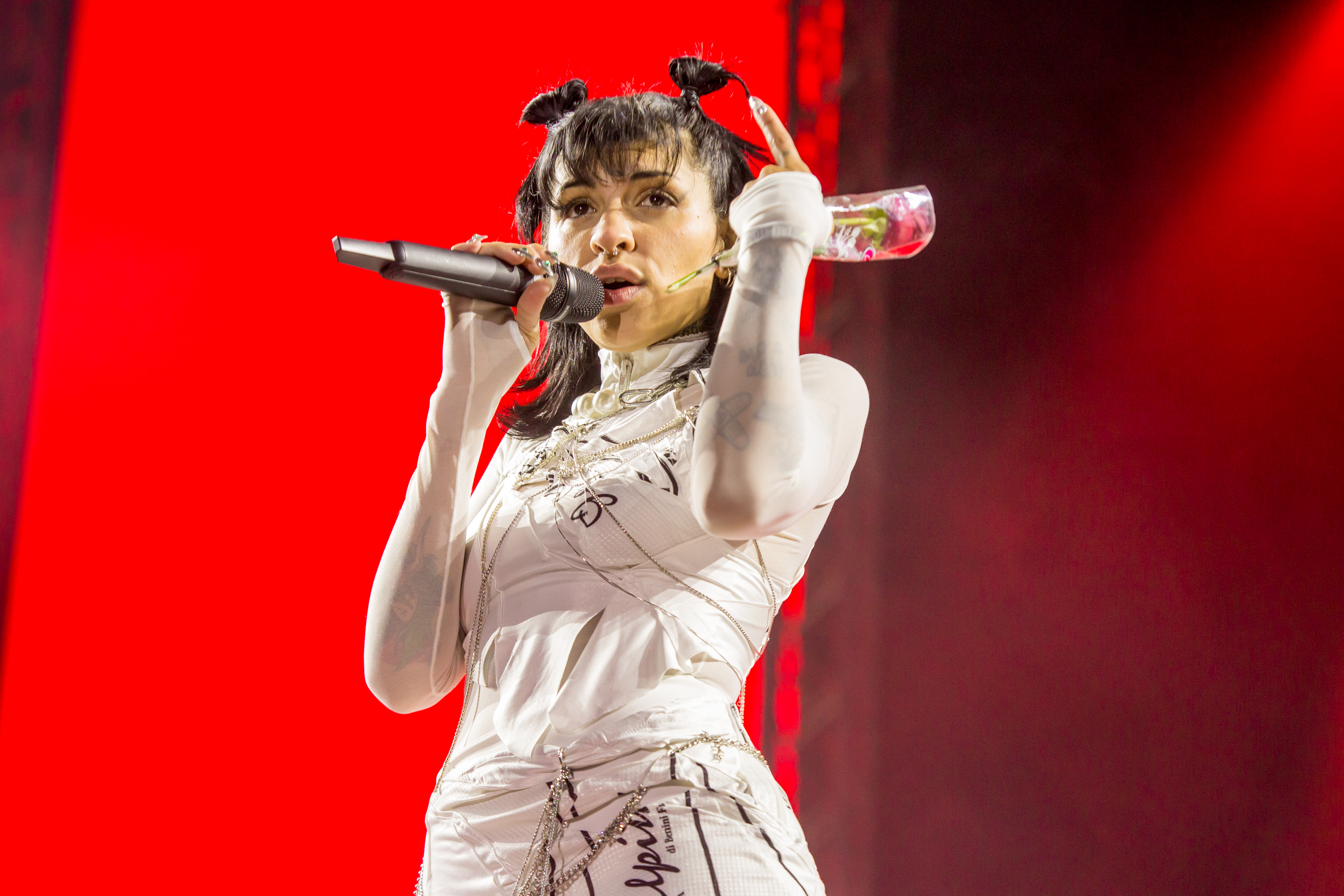 Cazzu actuando durante el Coca Cola Flow Fest 2022 en el Parque Fundidora el 2 de diciembre de 2022 en Monterrey, México | Fuente: Getty Images