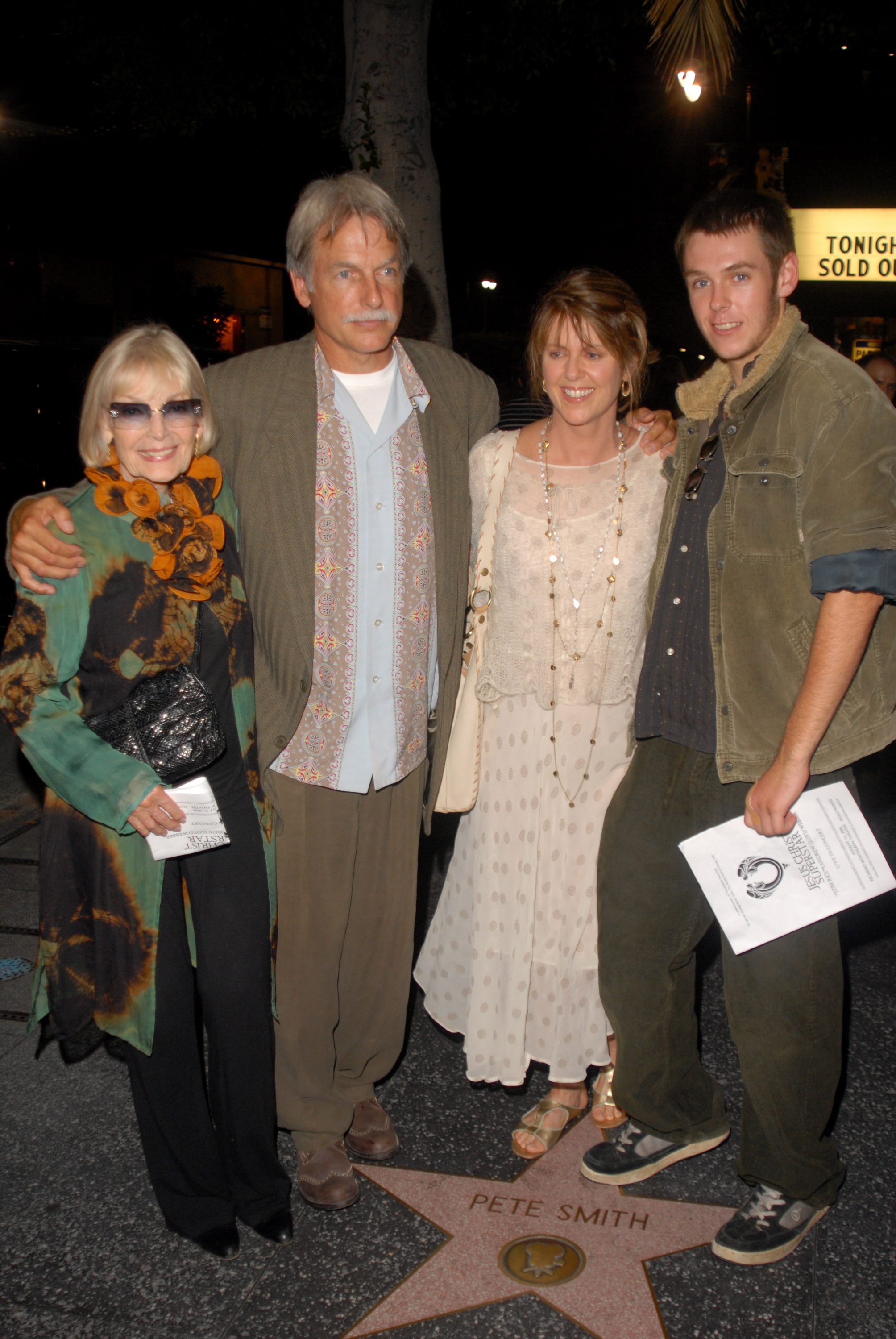 El actor y actriz Elyse Knox y Sean Harmon fotografiados en la representación de "Jesucristo Superstar" en Los Ángeles el 13 de agosto de 2006 | Fuente: Getty Images