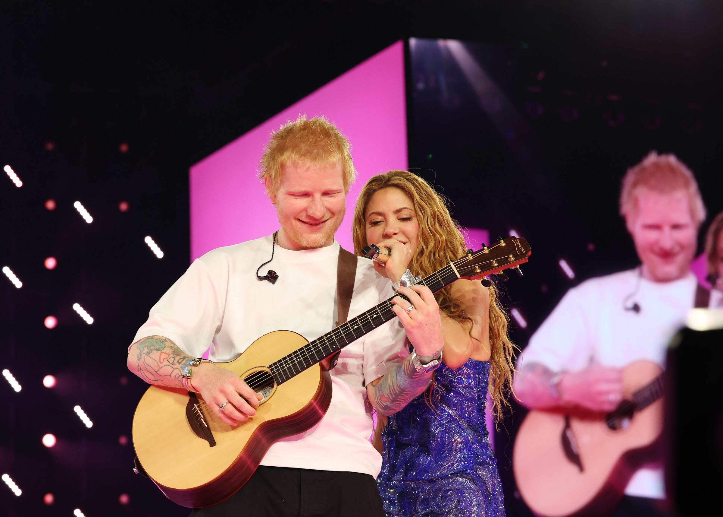 Shakira y Ed Sheeran actúan en el escenario del Barclays Center el 20 de julio de 2026 en la ciudad de Nueva York, durante la gira mundial "Las Mujeres Ya No Lloran". | Fuente: Getty Images