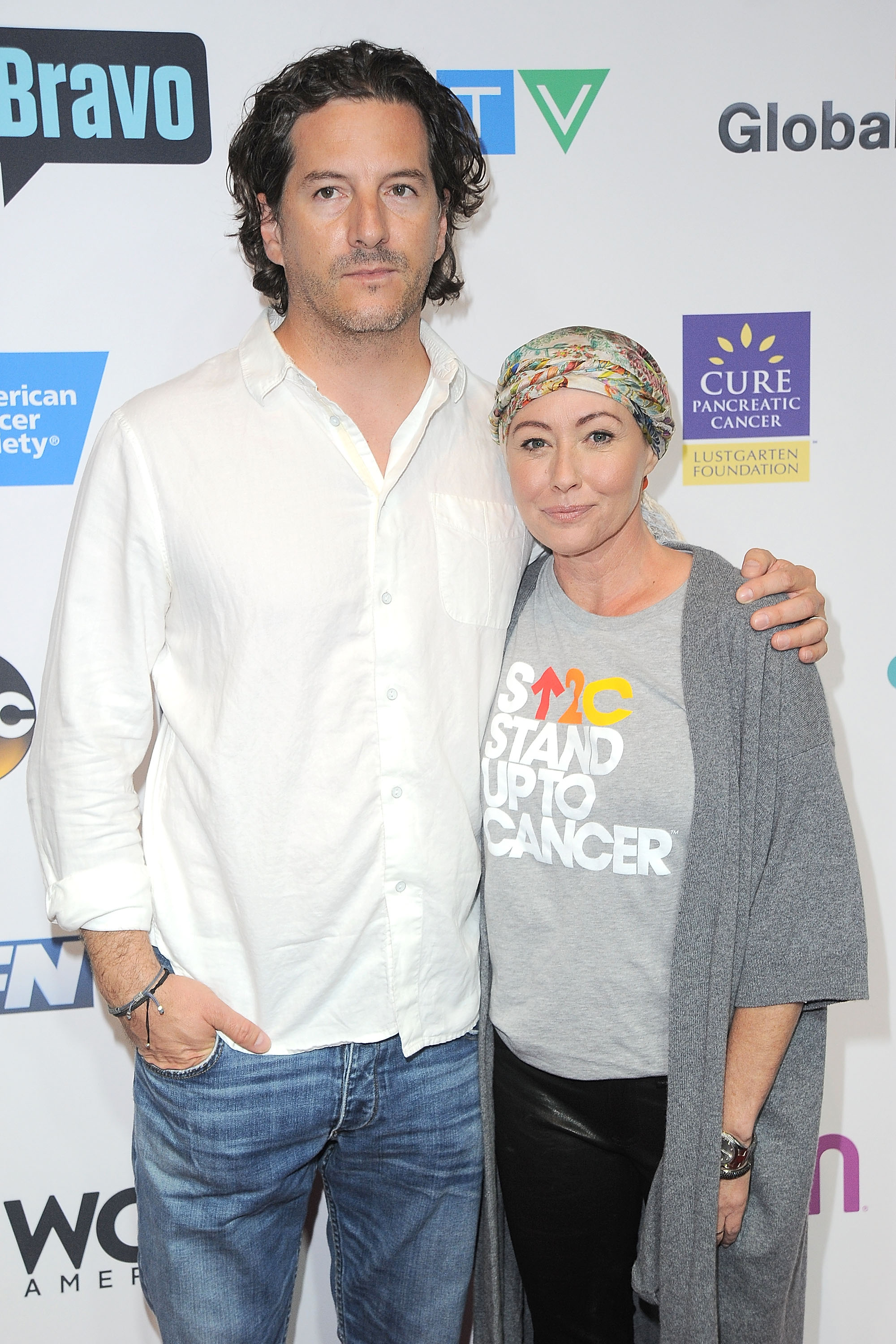 Kurt Iswarienko y Shannen Doherty en el evento Stand Up to Cancer el 9 de septiembre de 2016, en Los Ángeles, California | Fuente: Getty Images