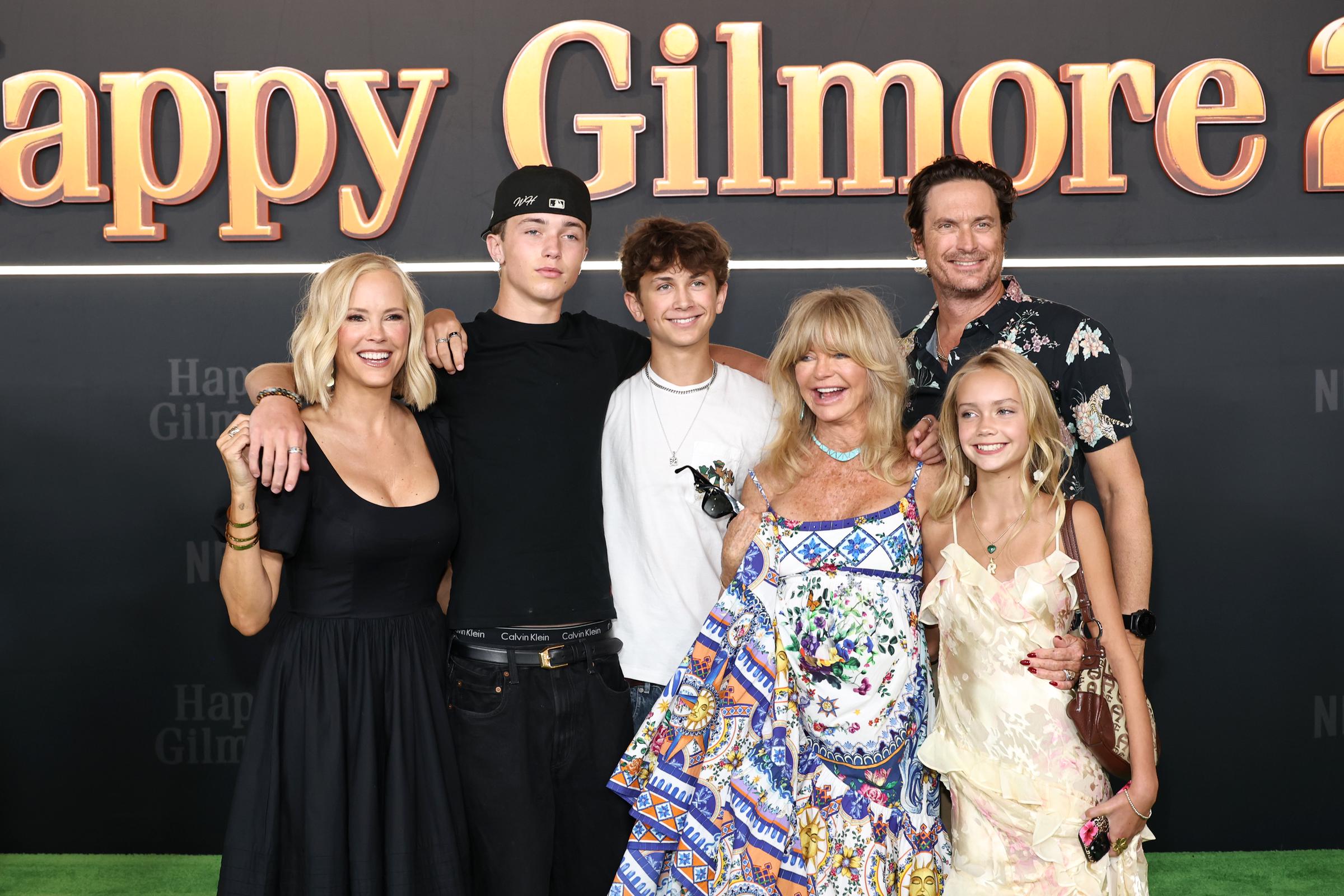 Dos de los nietos de Goldie, Wilder y Bodhi, son hijos de Oliver Hudson, y han acompañado a su abuela en eventos familiares públicos. | Fuente: Getty Images.