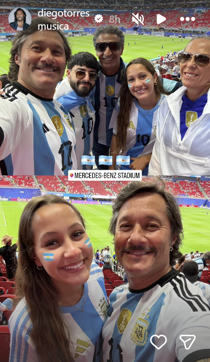 Diego Torres y su hija, Nina, durante el partido Argentina vs. Egipto  | Fuente: Instagram/diegotorresmusica