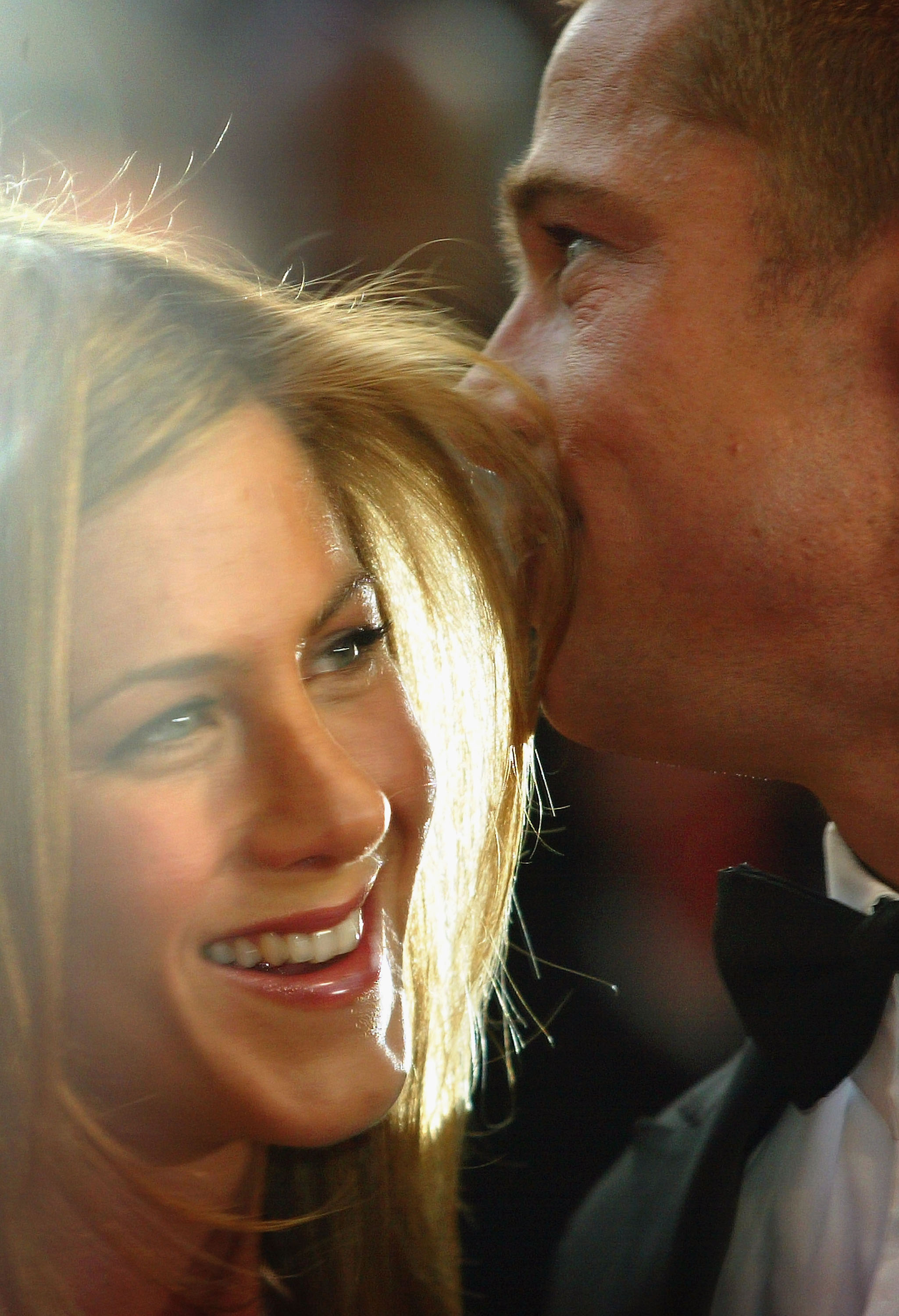 Brad Pitt y Jennifer Aniston asisten al estreno mundial de la película épica "Troya" en el Palacio de Festivales el 13 de mayo de 2004 en Cannes, Francia | Fuente: Getty Images