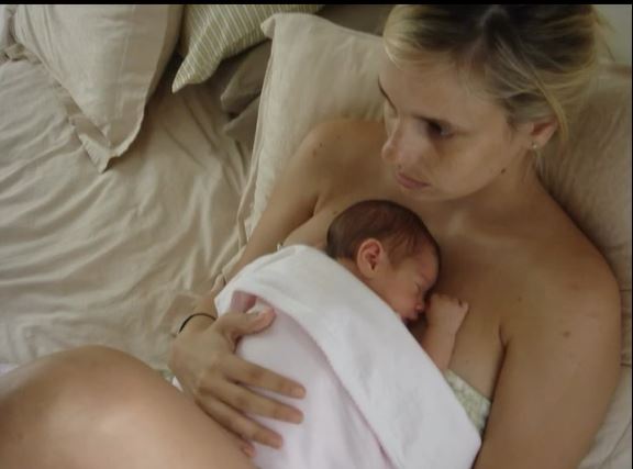 Julieta Cardinali con su hija, Charo Calamaro, de bebé | Fuente: Instagram/julietacardinali