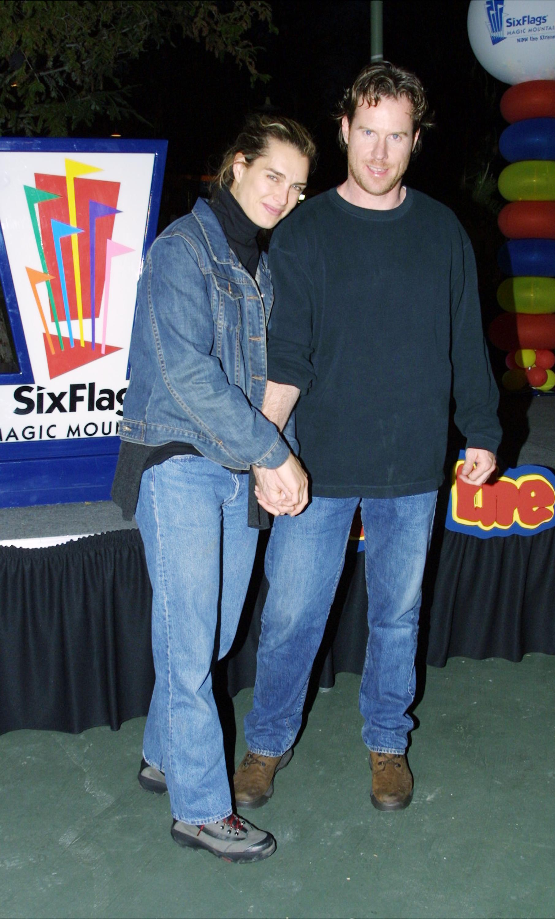 Brooke Shields y Chris Henchy fotografiados el 29 de marzo de 2001, en Valencia, California | Fuente: Getty Images