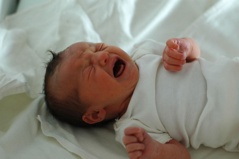 Bebé recién nacido llorando. | Imagen: Wikimedia Commons