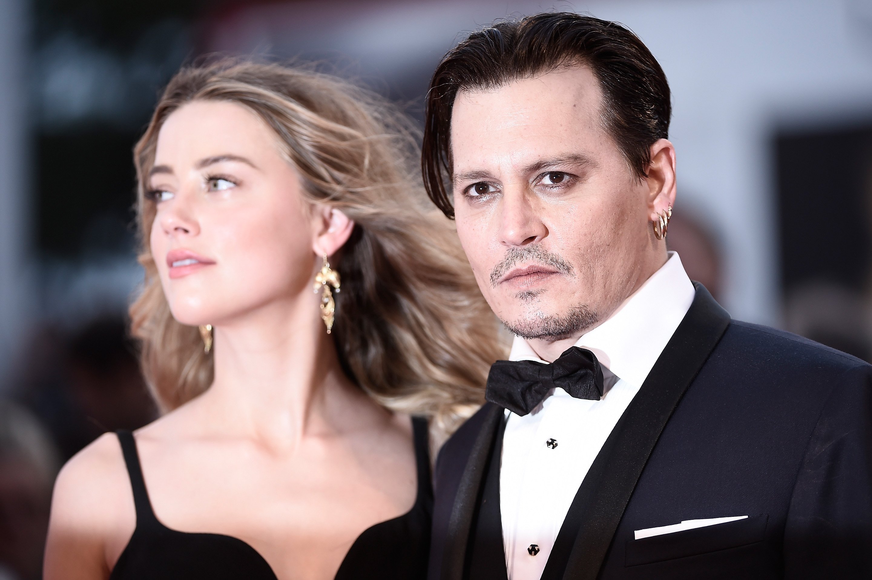Johnny Depp y Amber Heard asisten a un estreno de 'Black Mass' durante el 72o Festival de Cine de Venecia el 4 de septiembre de 2015. | Foto: Getty Images
