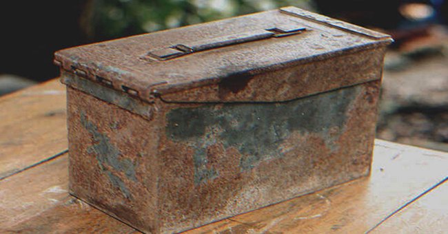 Una caja de metal oxidada | Foto: Shutterstock