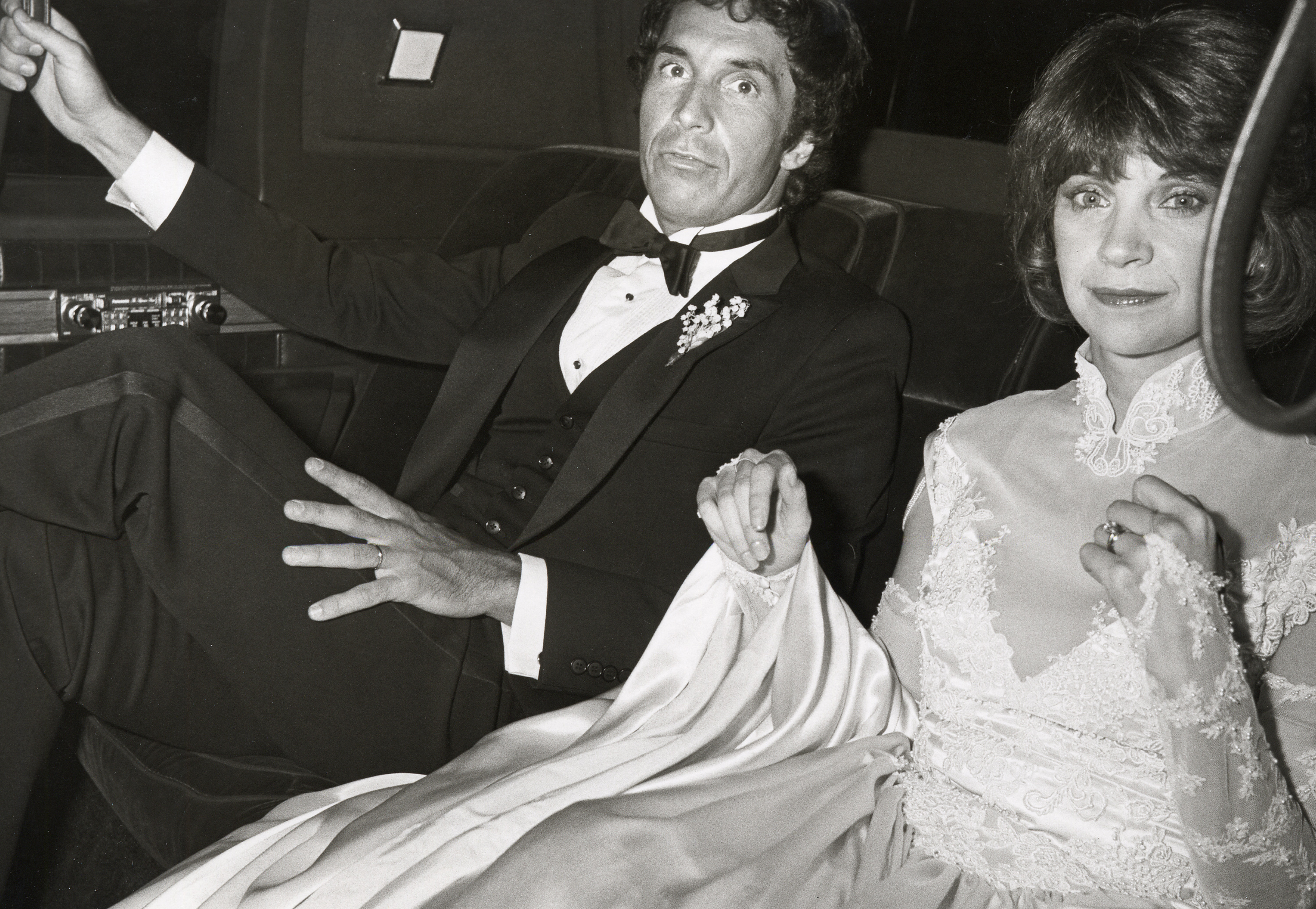 El cantante estadounidense y Cindy Williams en el banquete de su boda en Santa Mónica en 1982 | Fuente: Getty Images