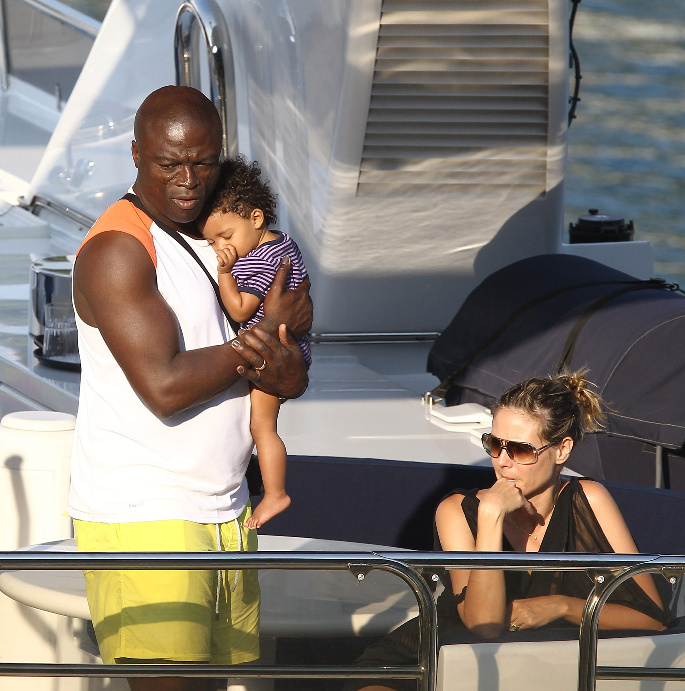 Heidi Klum y Seal vistos con su hija Lou Samuel en Portofino, Italia, el 4 de agosto de 2010 | Fuente: Getty Images