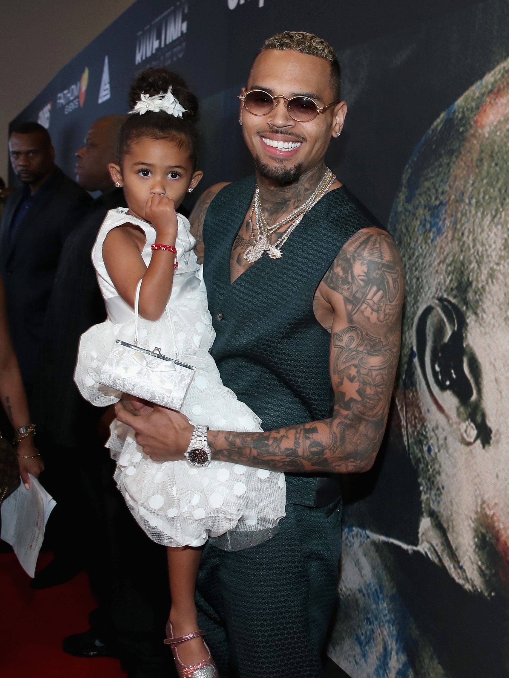 Chris Brown y su hija Royalty el 6 de junio de 2017. | Foto: Getty Images