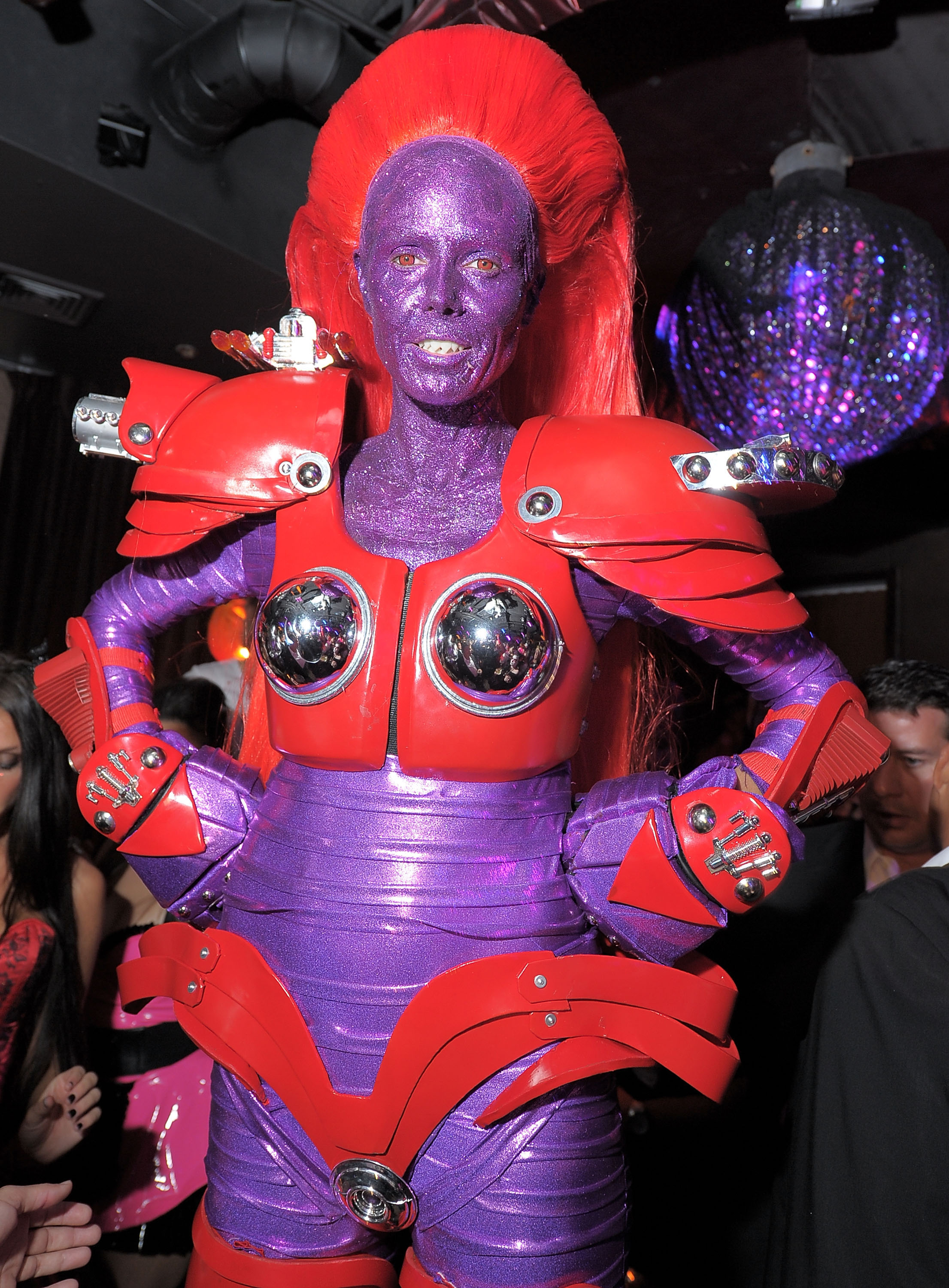 Heidi Klum disfrazada de robot en su Fiesta Anual de Halloween en Nueva York el 31 de octubre de 2010 | Fuente: Getty Images