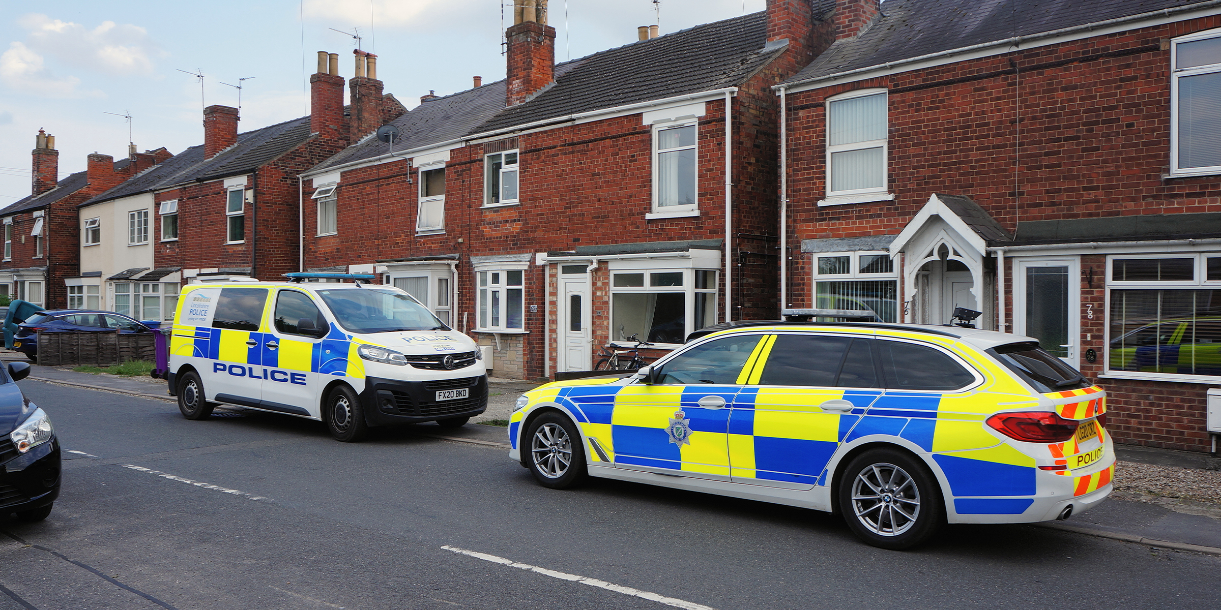 Coches de policía en la calle | Fuente: Shutterstock