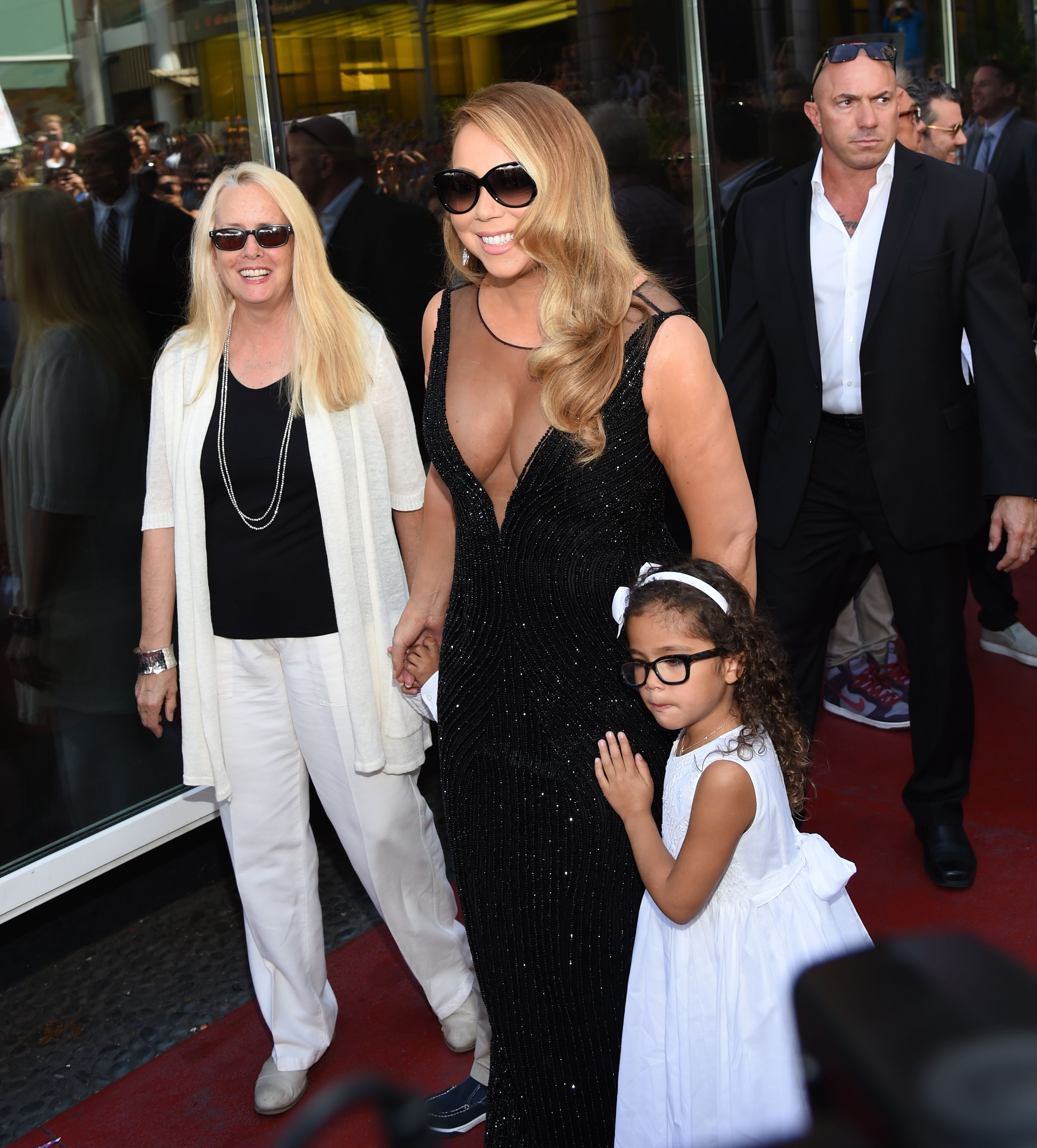 Mariah Carey con su hija y su madre Patricia Hickey, el 5 de agosto de 2015 | Fuente: Getty Images